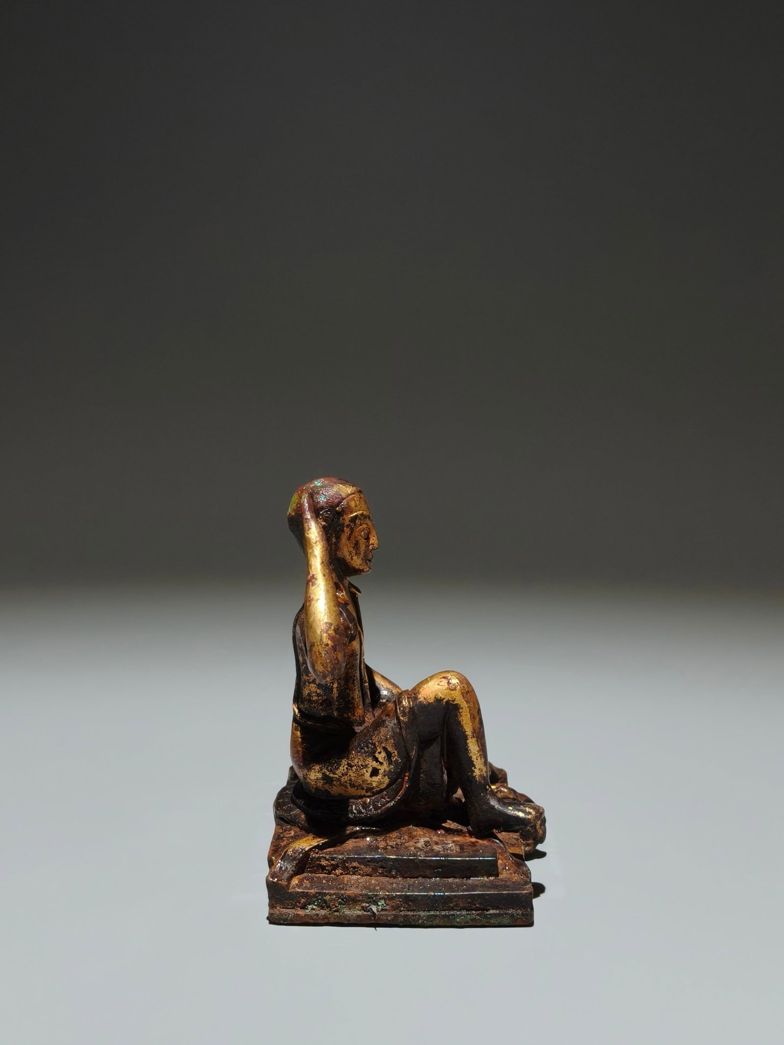 A Solemn Gilt Bronze Buddha Statue - 8