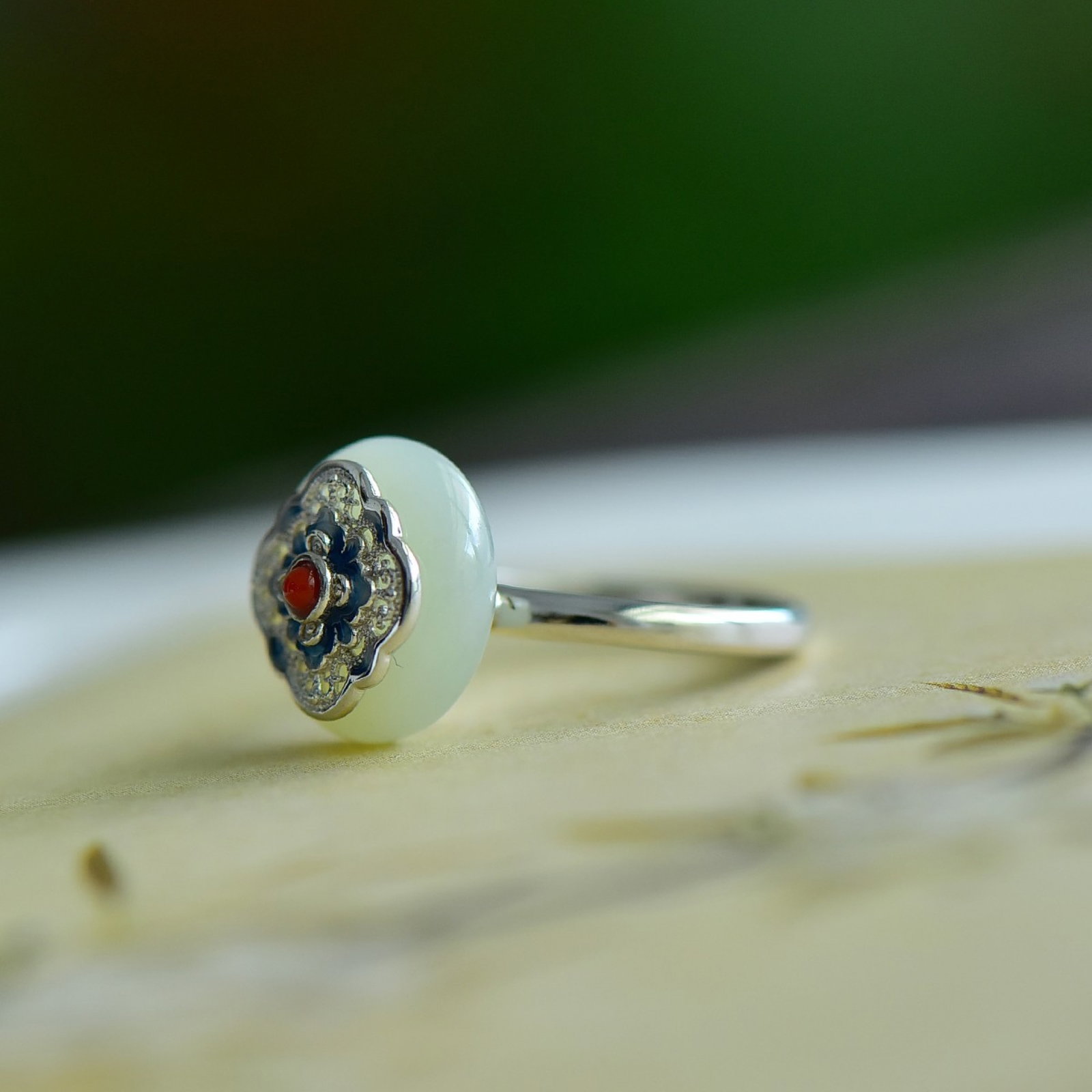 An Exquisite Sterling Silver Inlaid White Jade Ring,Inlaid Agate - 3