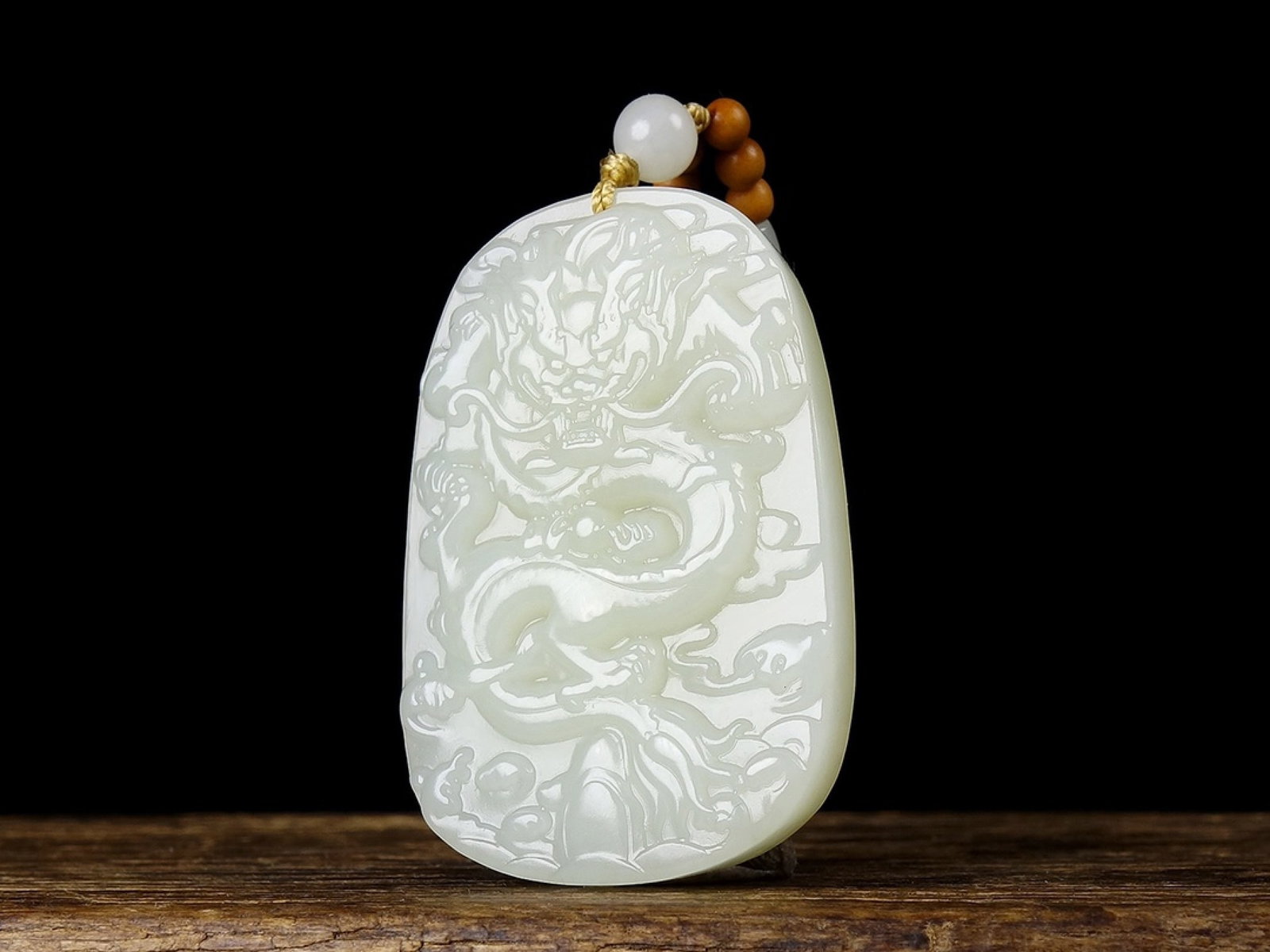 An Exquisite White Jade Dragon Pattern Pendant - 2