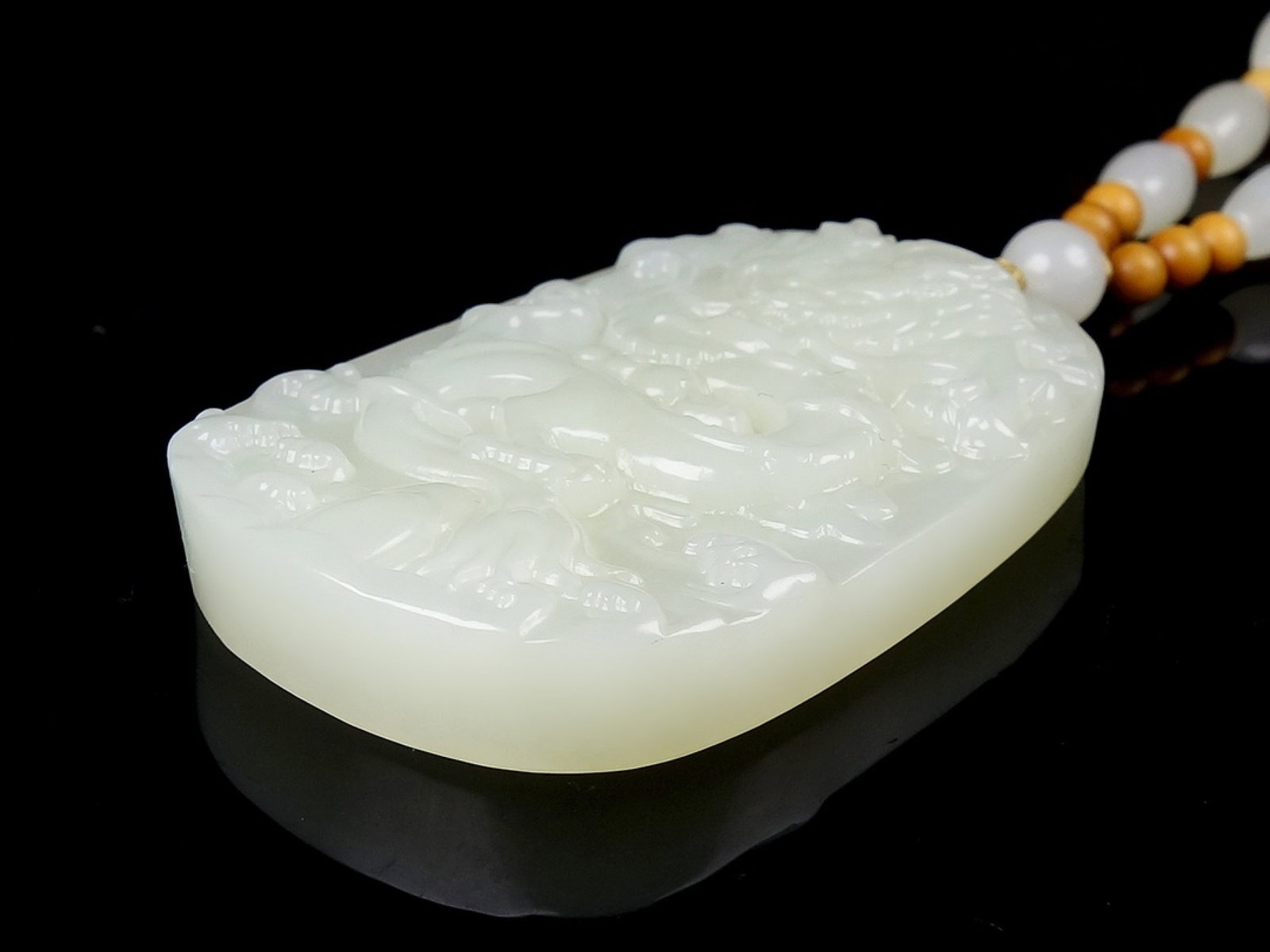 An Exquisite White Jade Dragon Pattern Pendant - 4