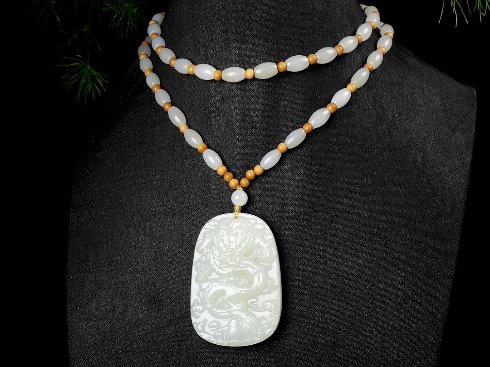 An Exquisite White Jade Dragon Pattern Pendant - 5