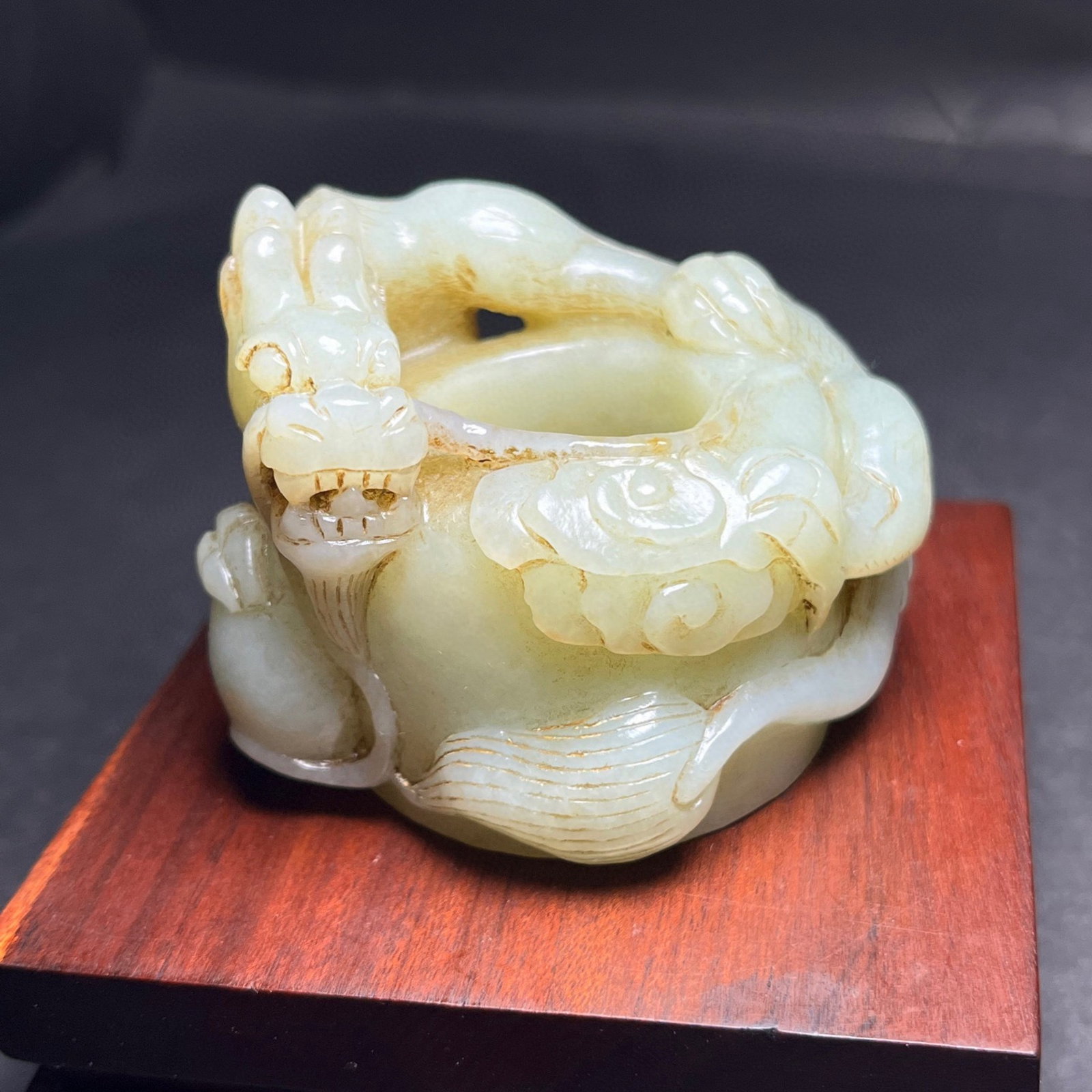 An Exquisite White Jade Dragon Pattern Fingerstall: Estimated Value:1400-2800 An Exquisite White Jade Dragon Pattern Fingerstall,Qing Dynasty,China,Size:23.3mmx63mmx43mmx53mm,Weight:150g