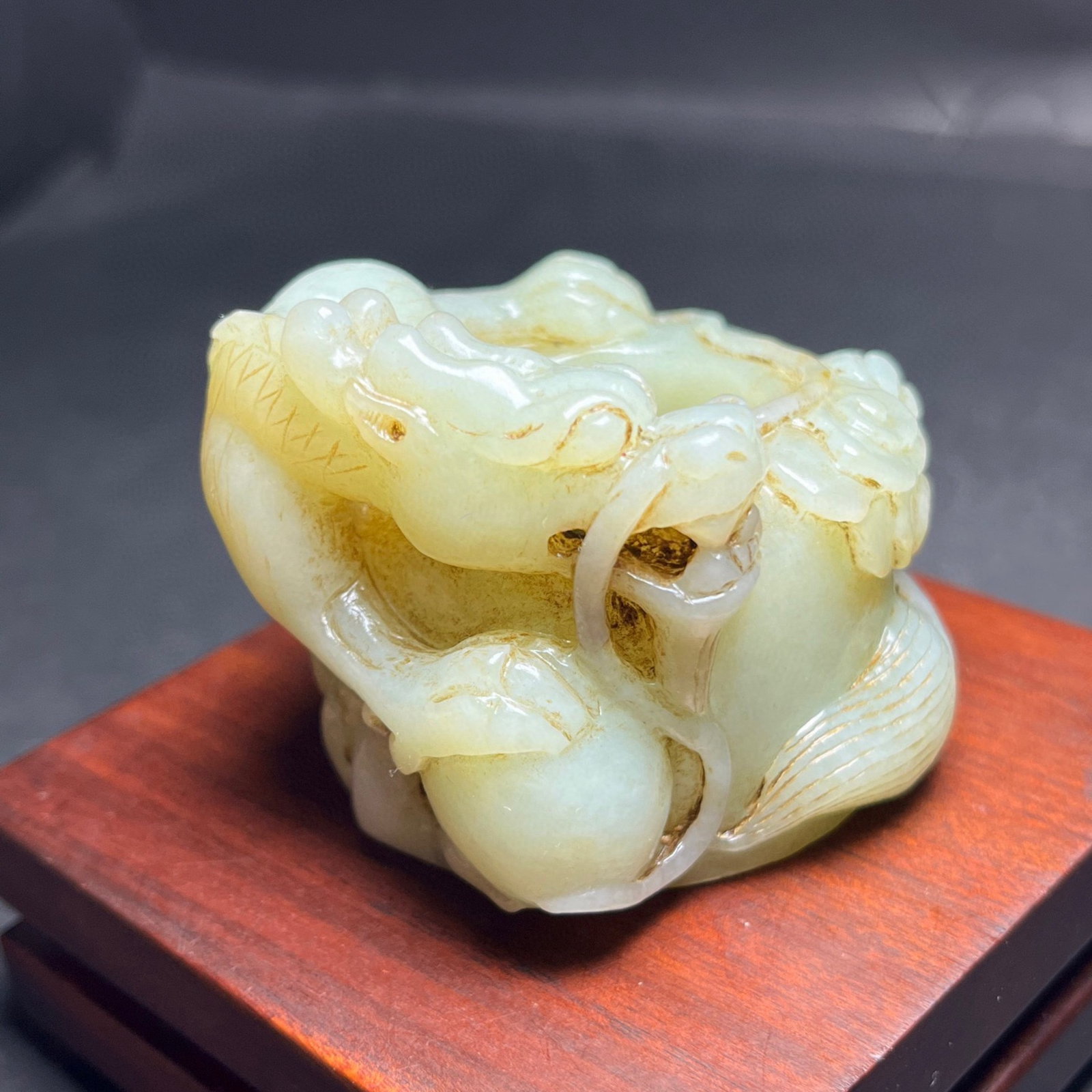 An Exquisite White Jade Dragon Pattern Fingerstall - 2