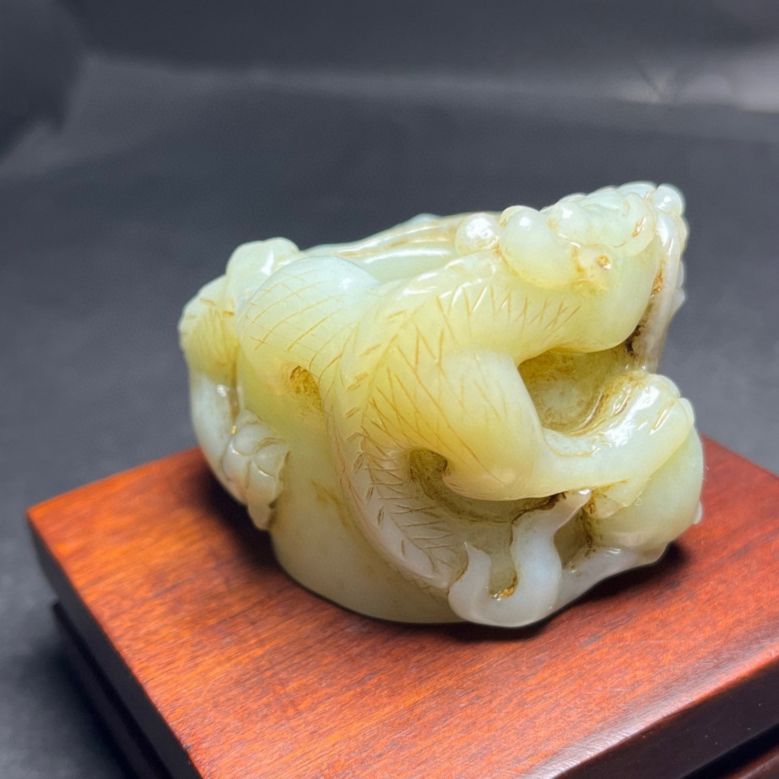 An Exquisite White Jade Dragon Pattern Fingerstall - 3