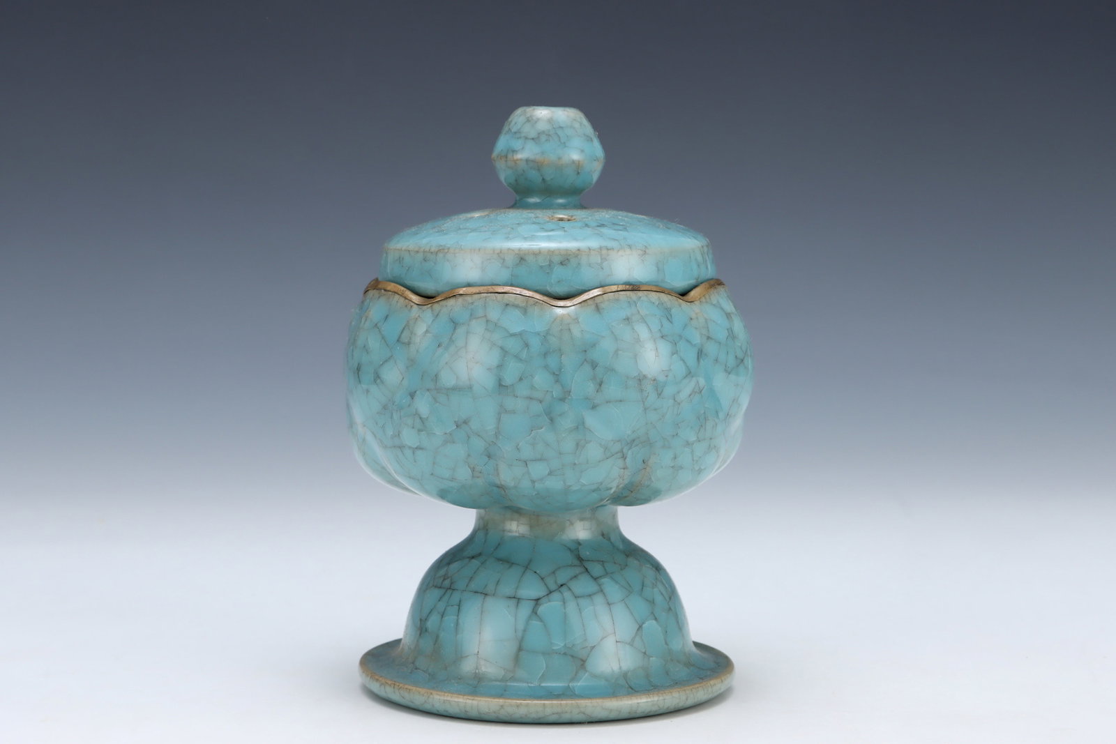 An Exquisite Ru yao Sky Blue Glazed Cover with Gold Censer - 3