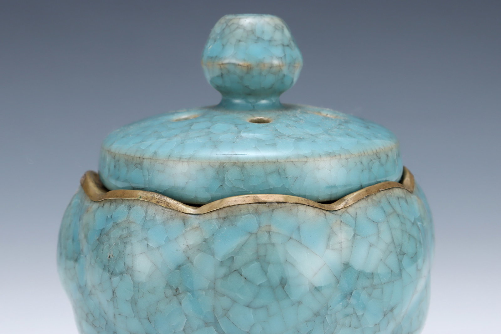 An Exquisite Ru yao Sky Blue Glazed Cover with Gold Censer - 4