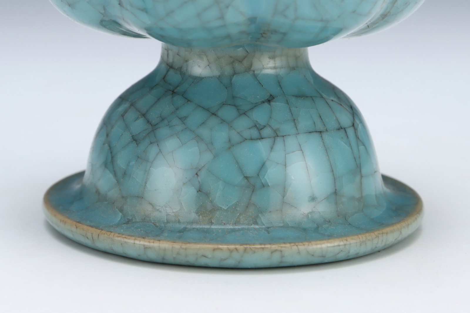 An Exquisite Ru yao Sky Blue Glazed Cover with Gold Censer - 5