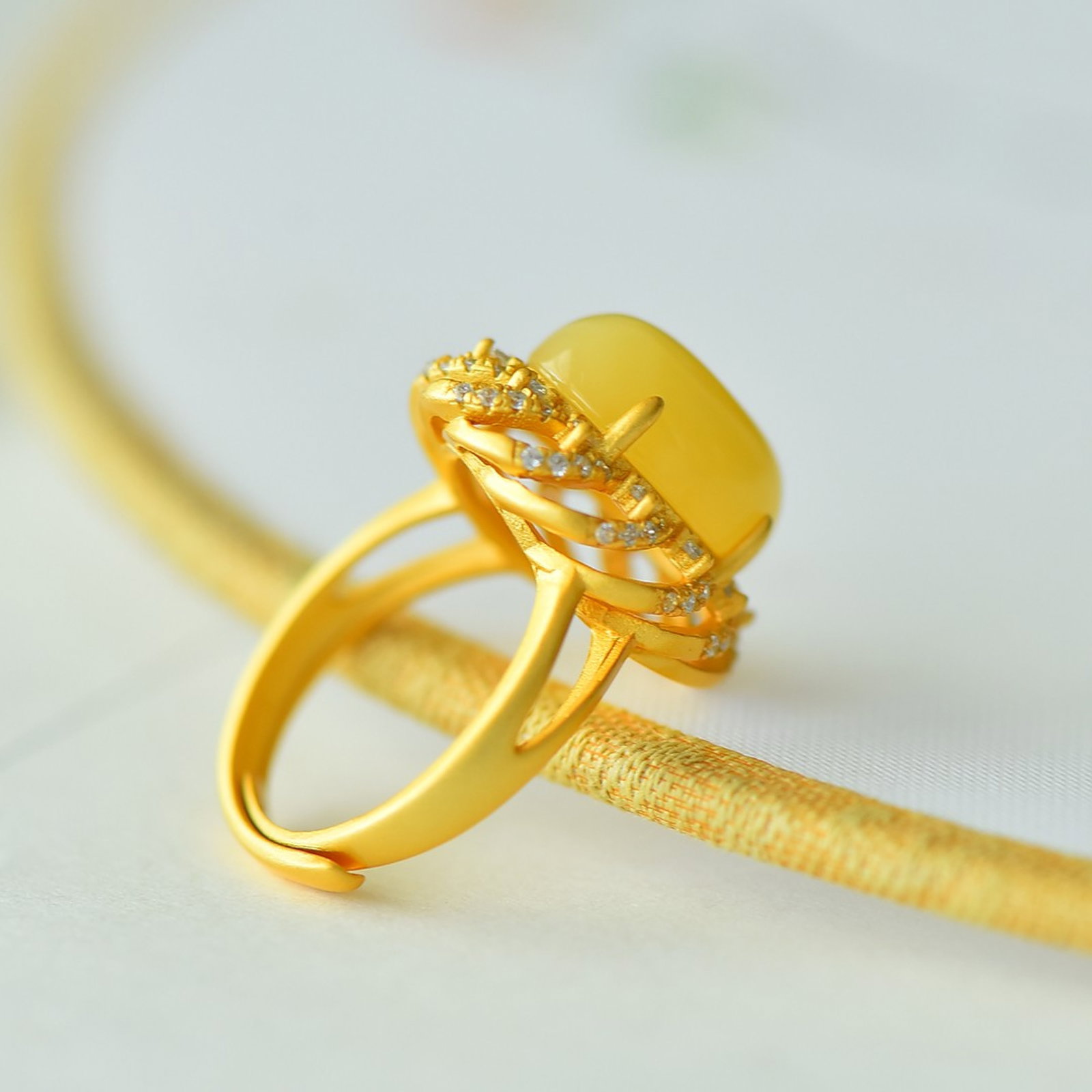 An Exquisite Sterling Silver-Gold Plated Inlaid Amber Ring,Inlaid Diamond - 5