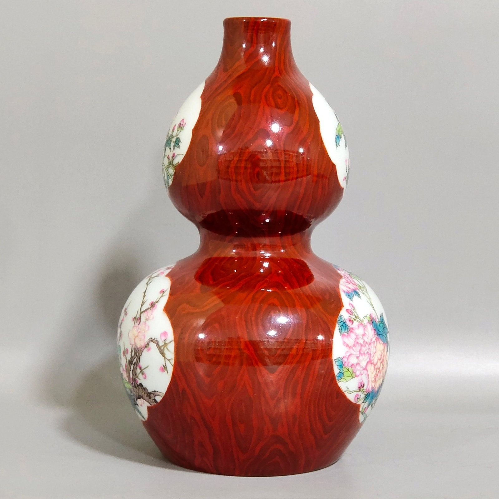 An Exquisite Famille-Rose Imitation Wood Grain Glazed Flower Pattern Gourd Vase - 2