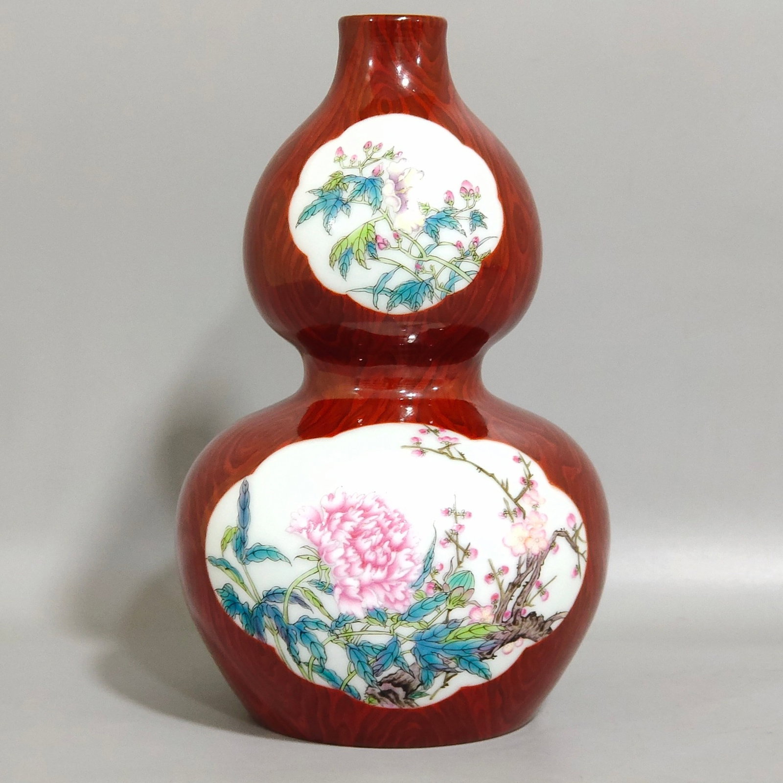 An Exquisite Famille-Rose Imitation Wood Grain Glazed Flower Pattern Gourd Vase - 3