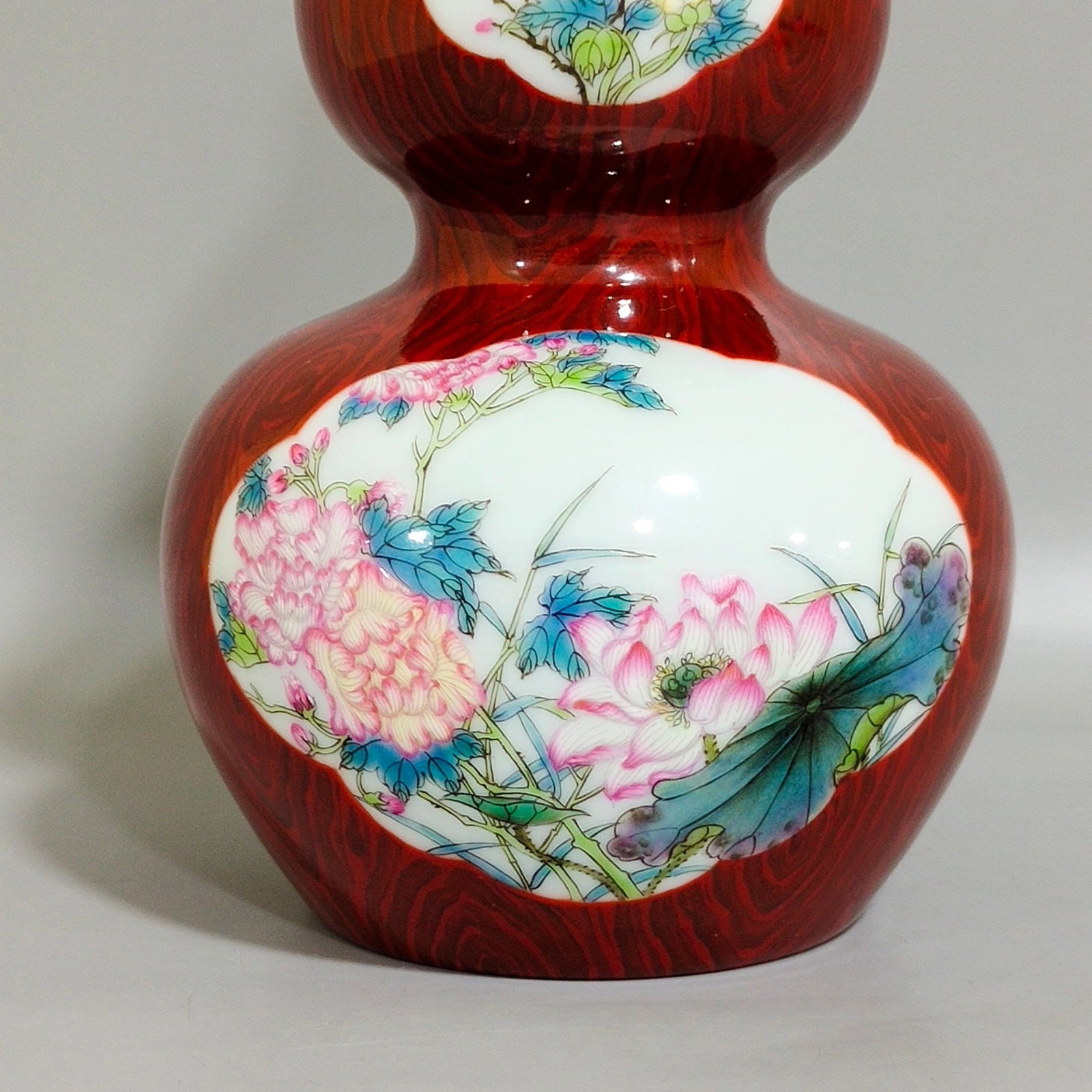 An Exquisite Famille-Rose Imitation Wood Grain Glazed Flower Pattern Gourd Vase - 5