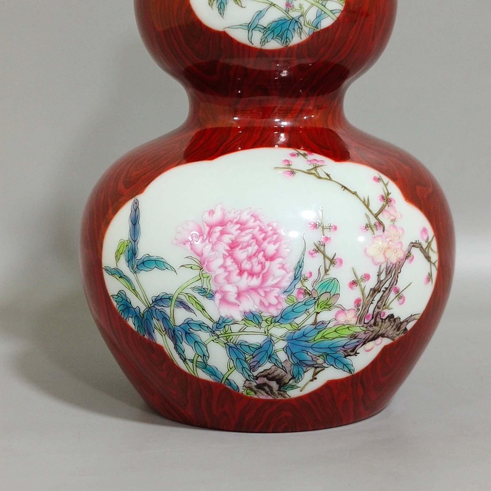 An Exquisite Famille-Rose Imitation Wood Grain Glazed Flower Pattern Gourd Vase - 6
