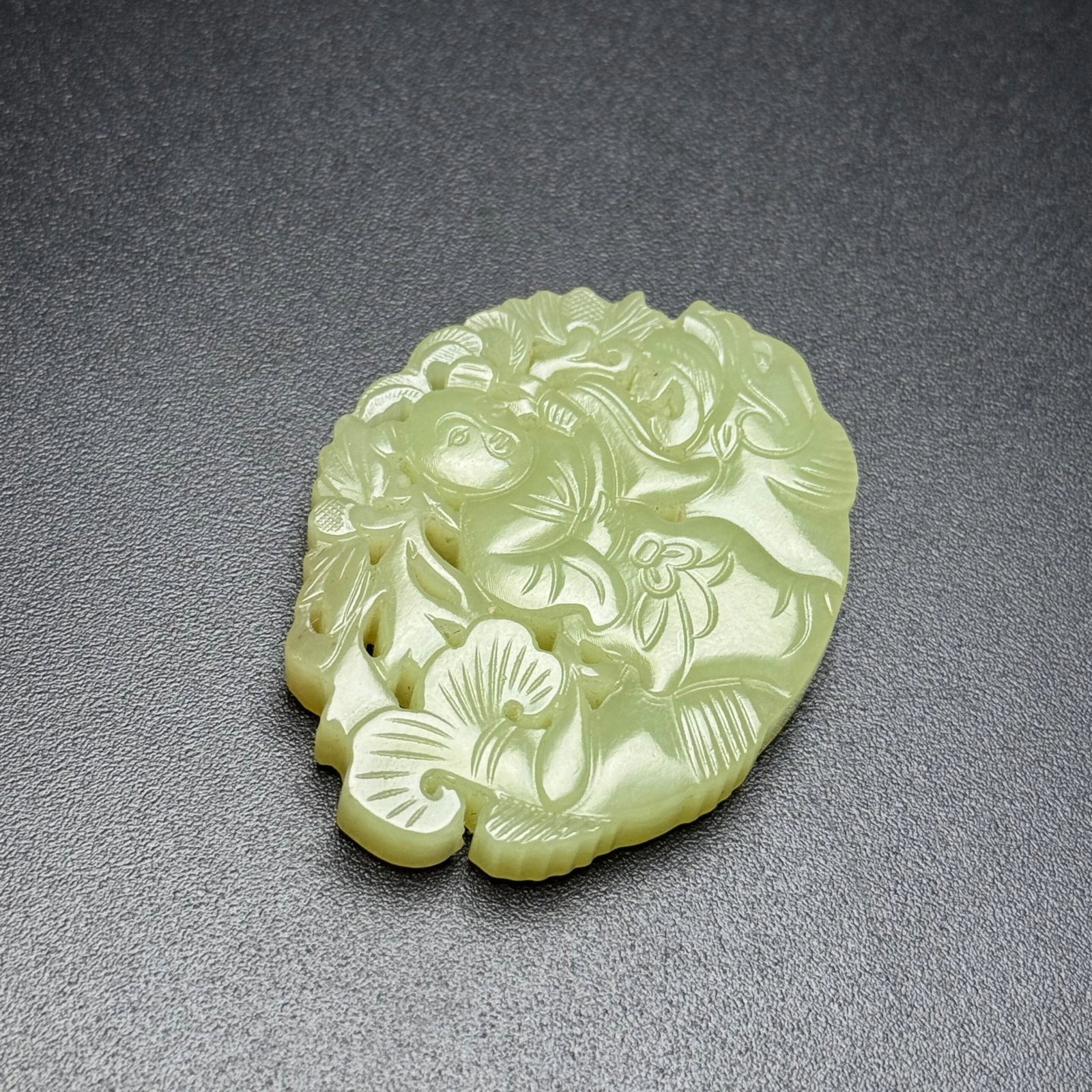 An Exquisite Yellow Jade Figure Pattern Pendant - 5