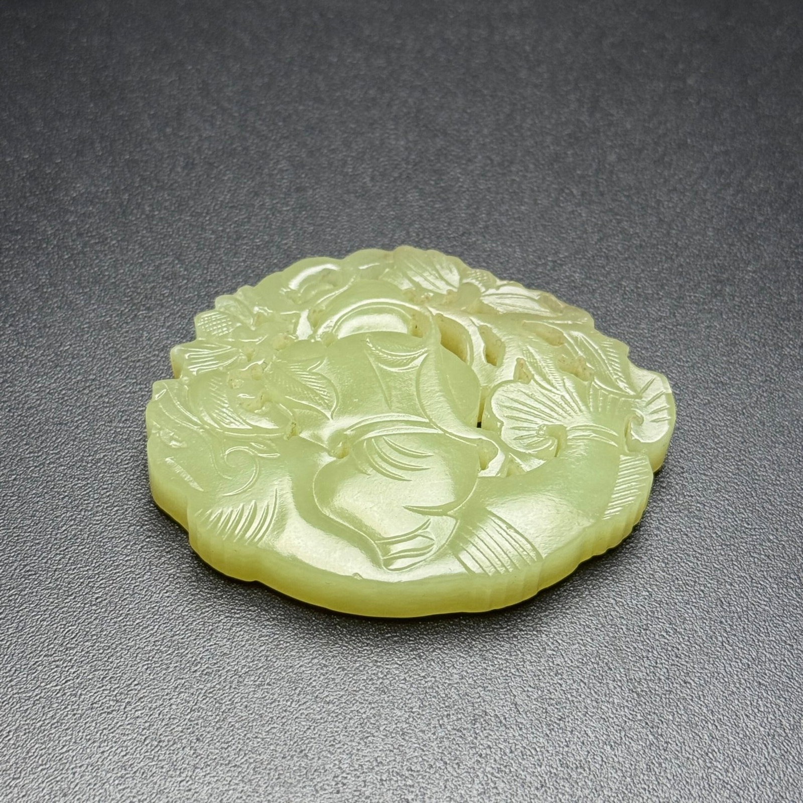 An Exquisite Yellow Jade Figure Pattern Pendant - 7