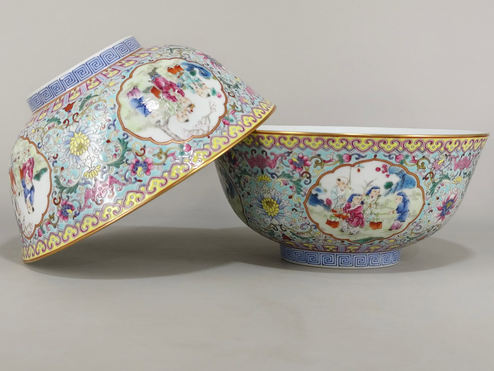 A Pair of Exquisite Famille-Rose Turquoise Ground Painted Gold Lotus and Figure Pattern Bowls - 2