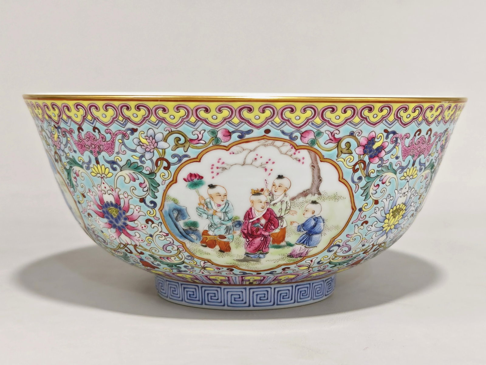 A Pair of Exquisite Famille-Rose Turquoise Ground Painted Gold Lotus and Figure Pattern Bowls - 4