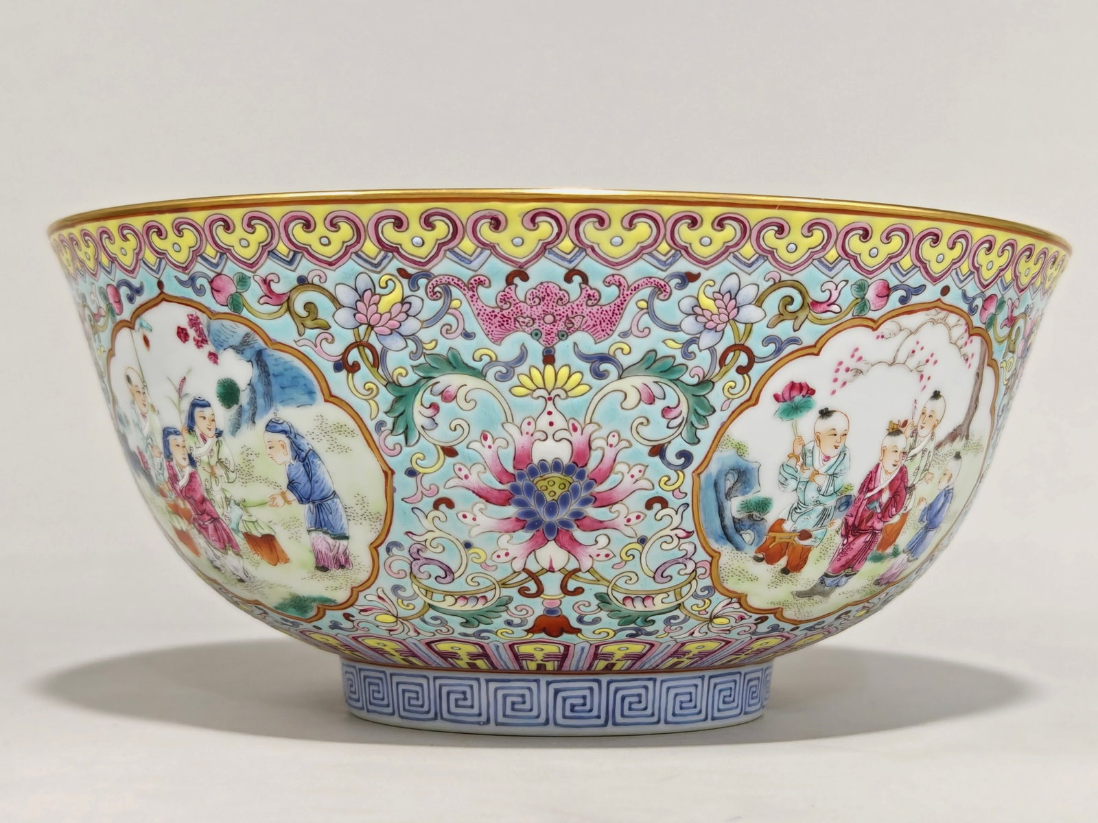 A Pair of Exquisite Famille-Rose Turquoise Ground Painted Gold Lotus and Figure Pattern Bowls - 5