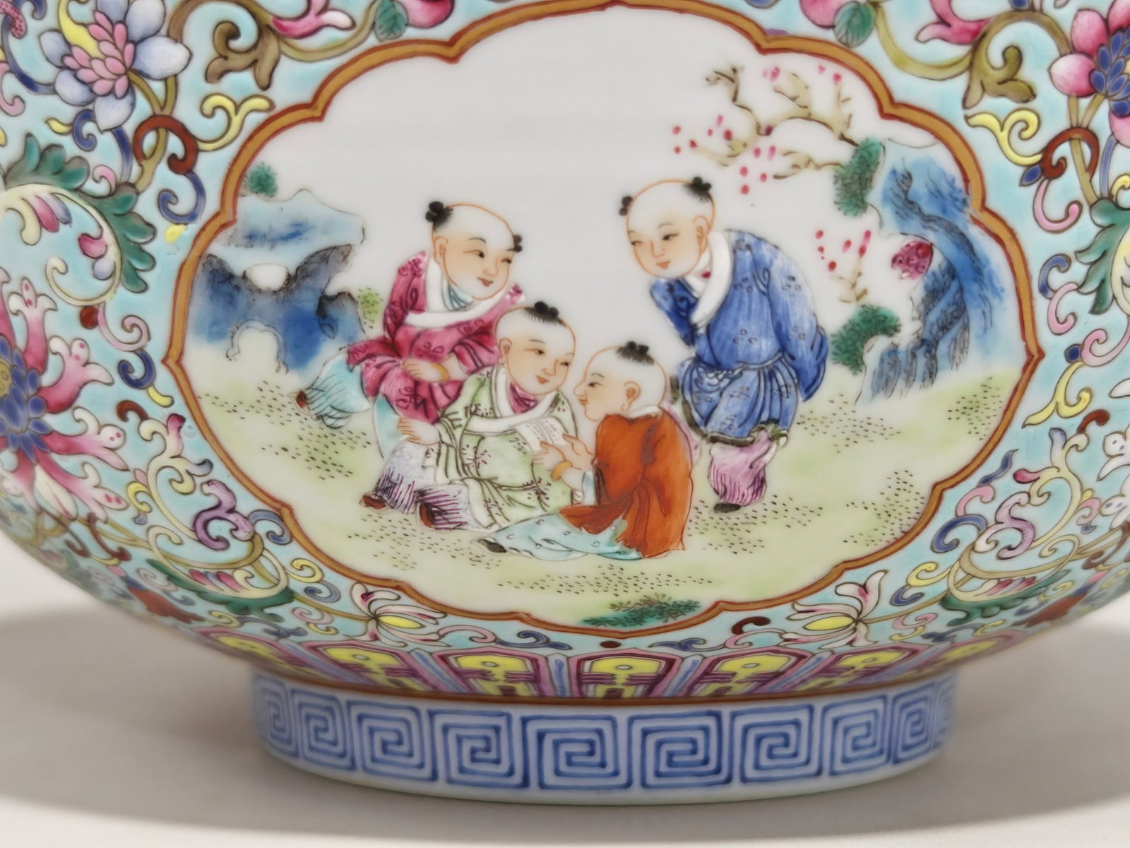 A Pair of Exquisite Famille-Rose Turquoise Ground Painted Gold Lotus and Figure Pattern Bowls - 6