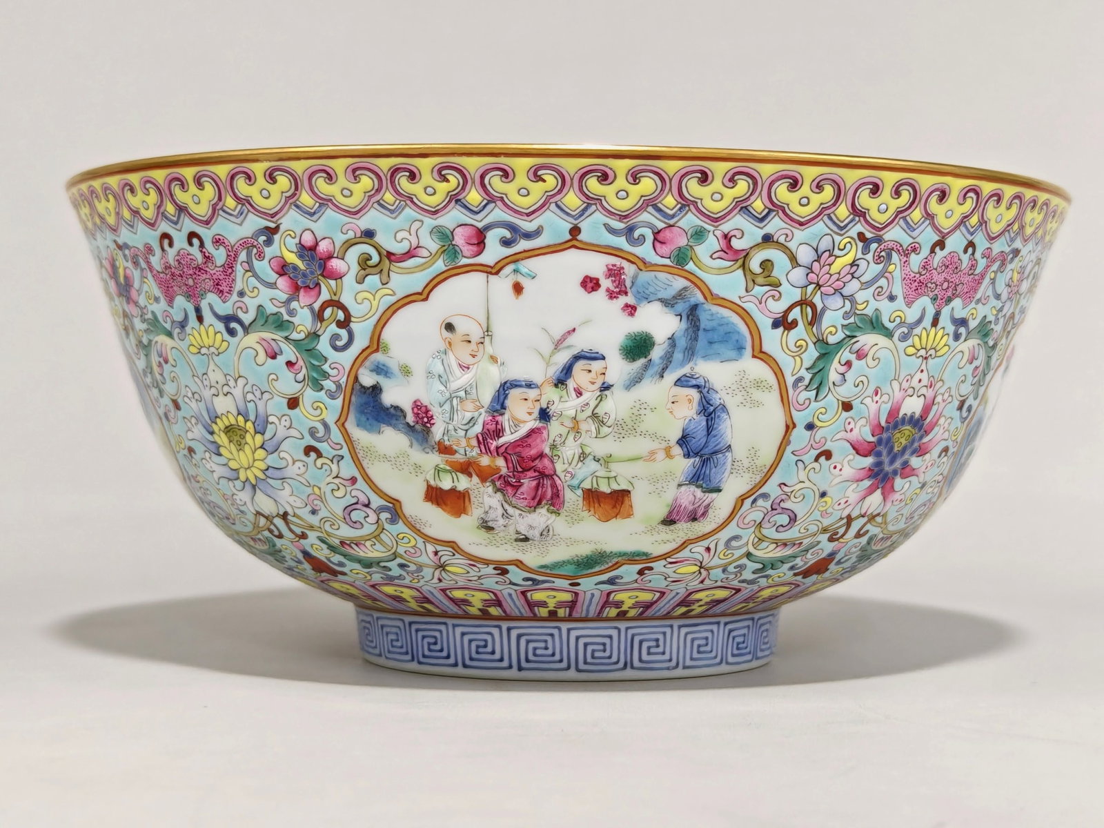 A Pair of Exquisite Famille-Rose Turquoise Ground Painted Gold Lotus and Figure Pattern Bowls - 7
