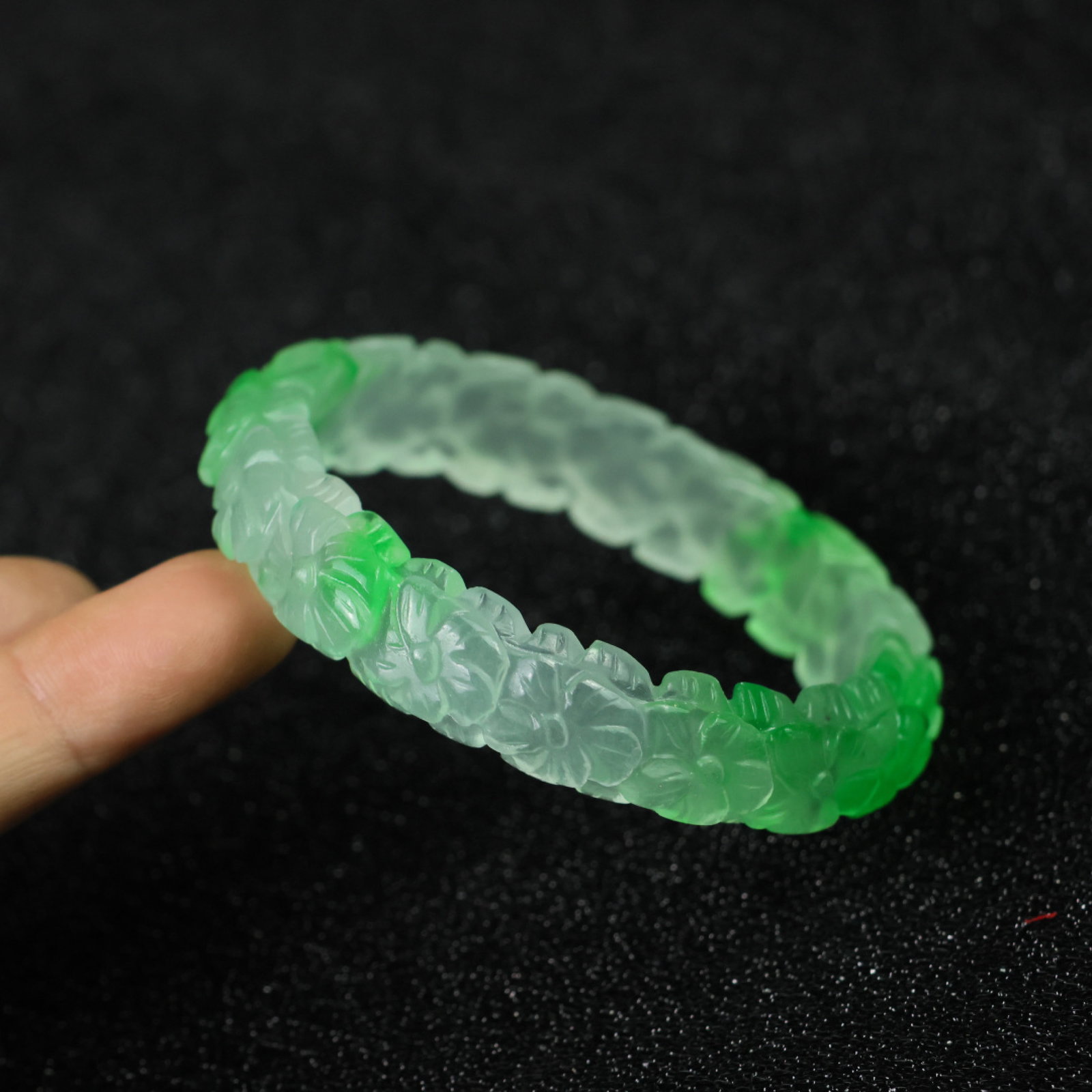 An Exquisite Jadeite Flower Pattern Bracelets - 7