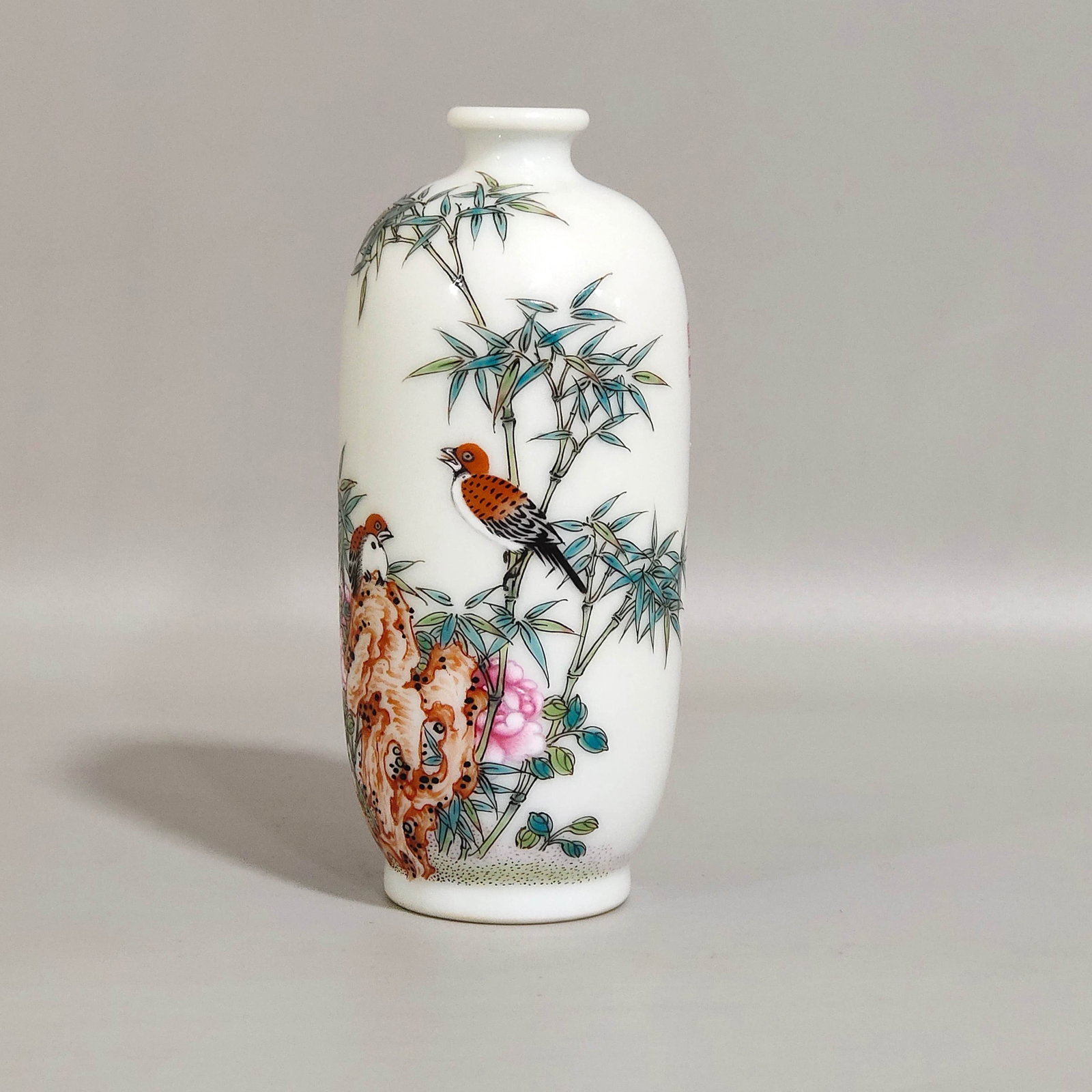 An Exquisite Famille-Rose Painted Gold Bamboo and Bird Pattern Snuff Bottle,With Poem: Estimated Value:1500-3000 An Exquisite Famille-Rose Painted Gold Bamboo and Bird Pattern Snuff Bottle,With Poem,Qing Dynasty,China,Qianlong Four-character Mark,Size:3.9inx1.6in