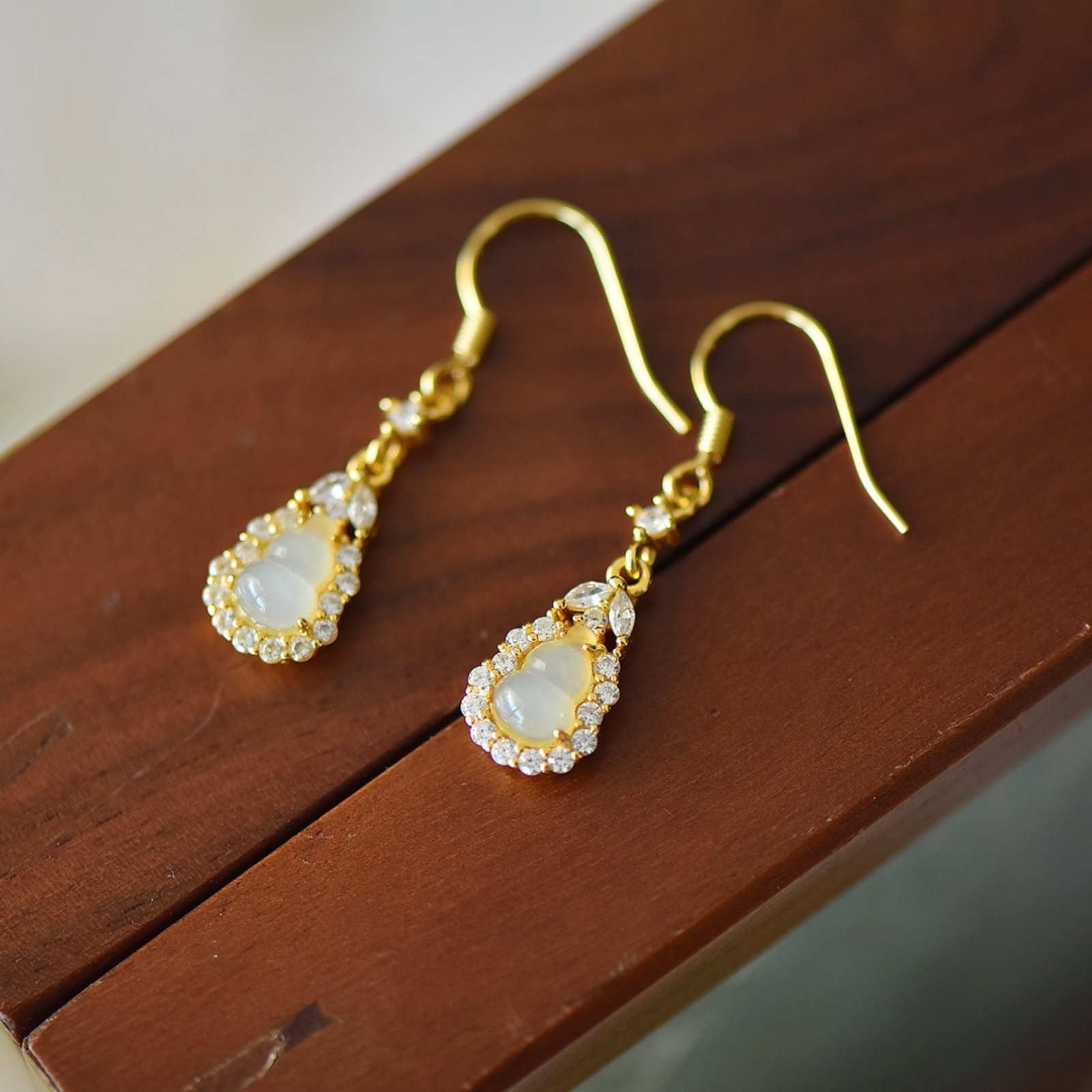 A Pair of Exquisite Sterling Silver-Gold Plated Inlaid White Jade Earrings - 3