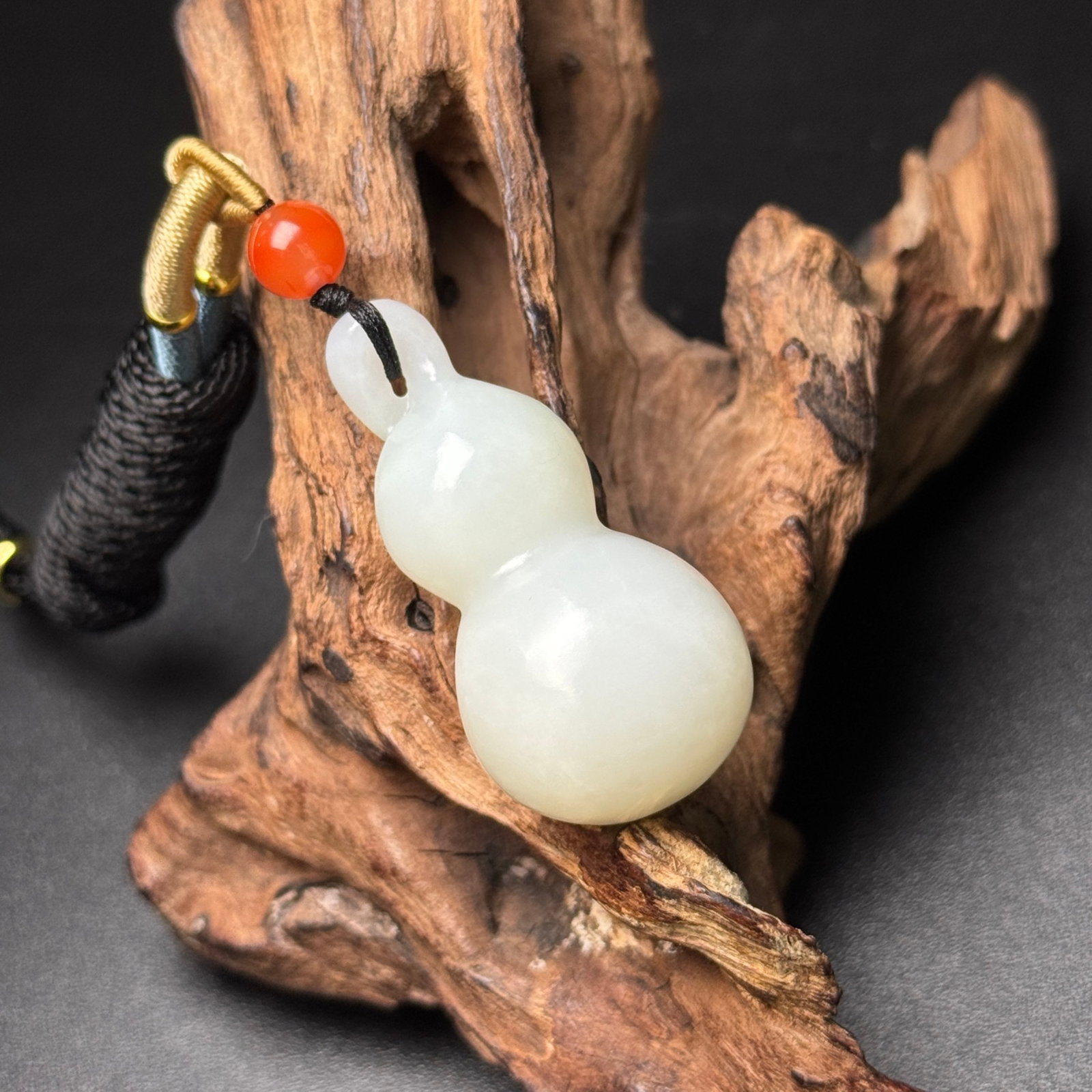 An Exquisite White Jade Gourd Pendant - 3