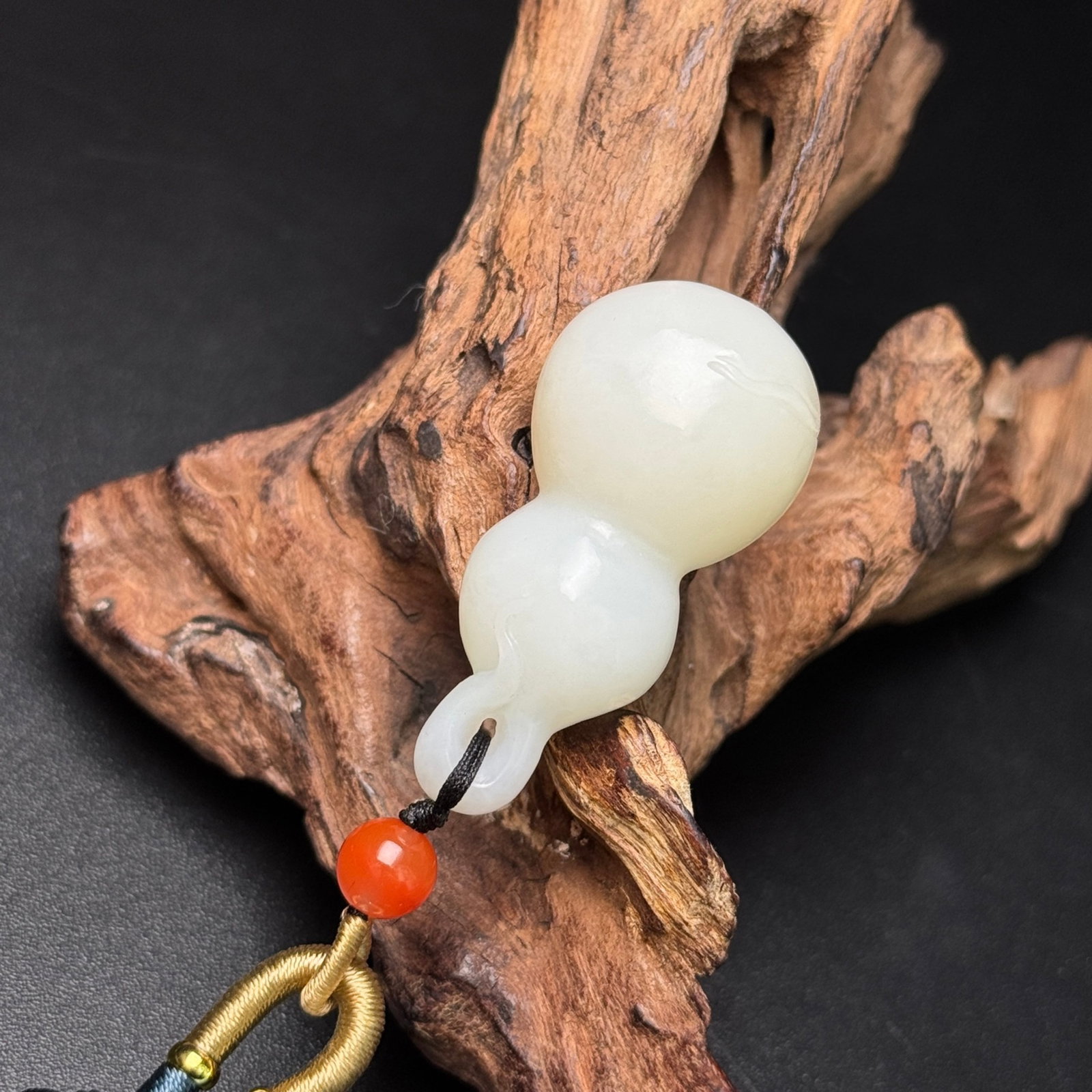 An Exquisite White Jade Gourd Pendant - 4