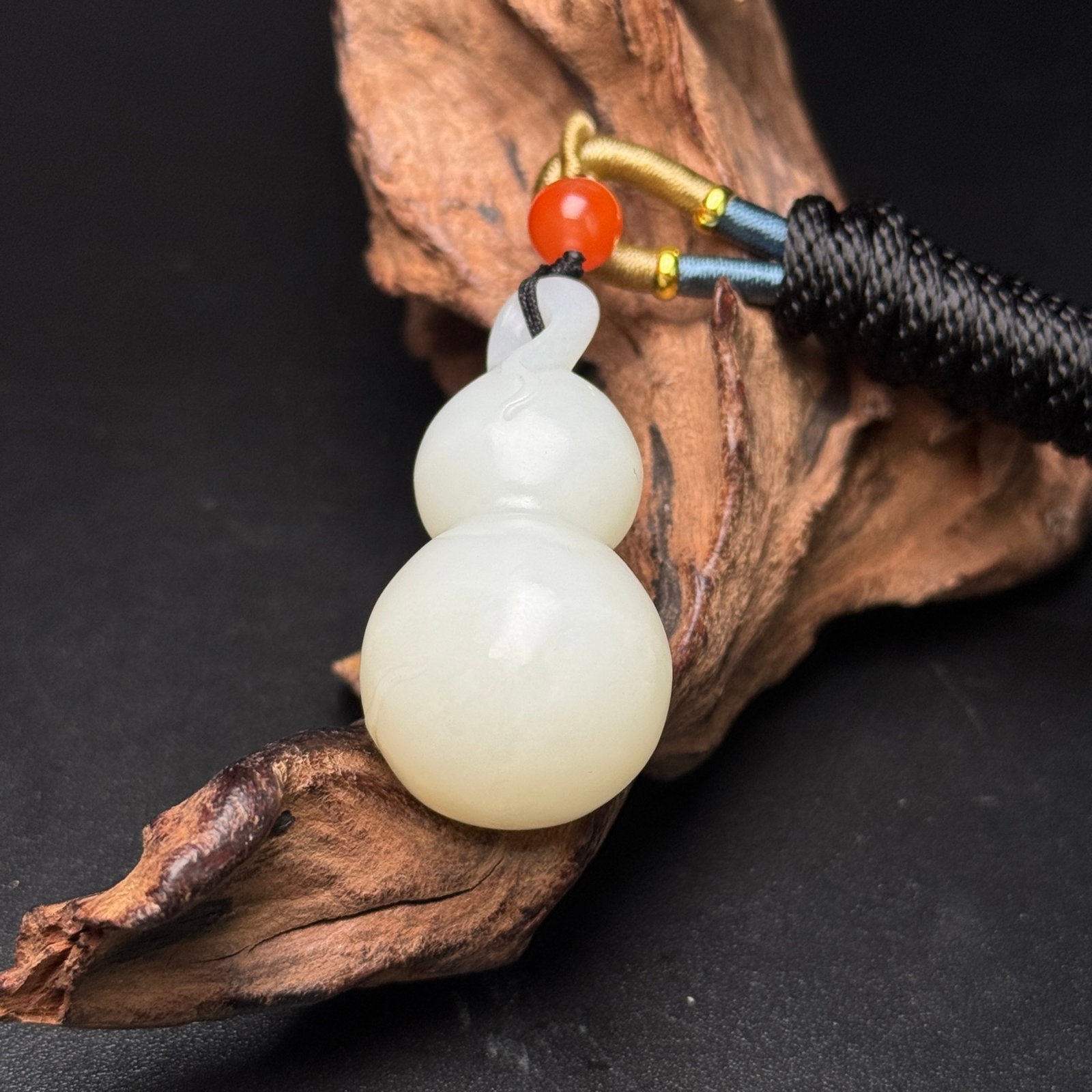 An Exquisite White Jade Gourd Pendant - 5