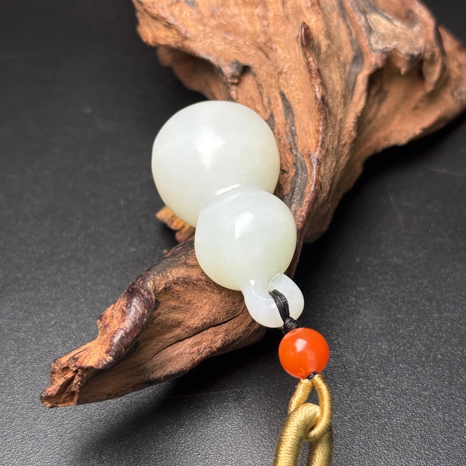 An Exquisite White Jade Gourd Pendant - 6