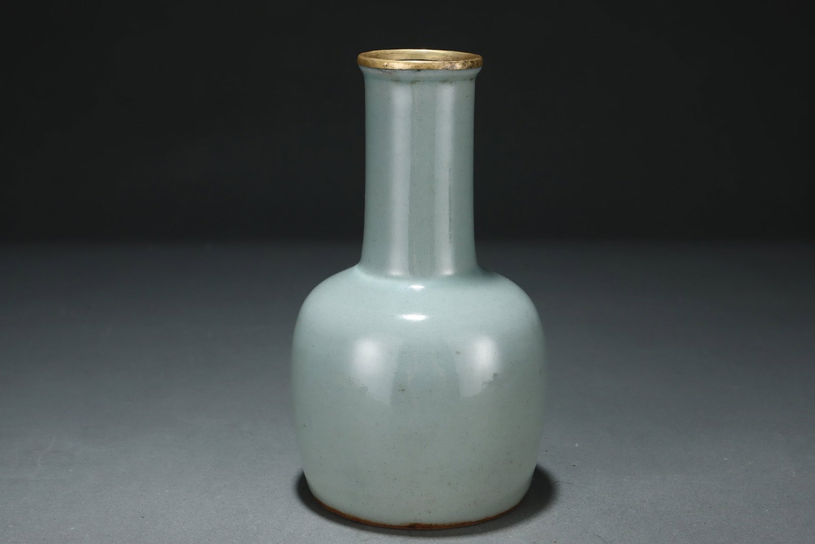 An Exquisite Guan yao Cover with Gold Vase,with an Imperial Poem by Emperor Qianlong - 3
