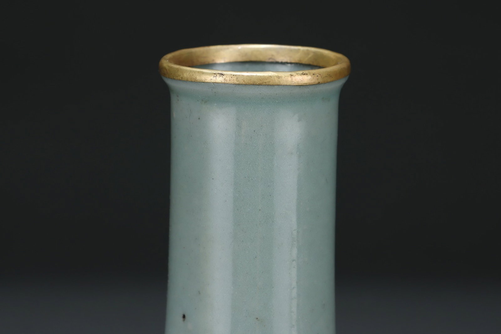 An Exquisite Guan yao Cover with Gold Vase,with an Imperial Poem by Emperor Qianlong - 4