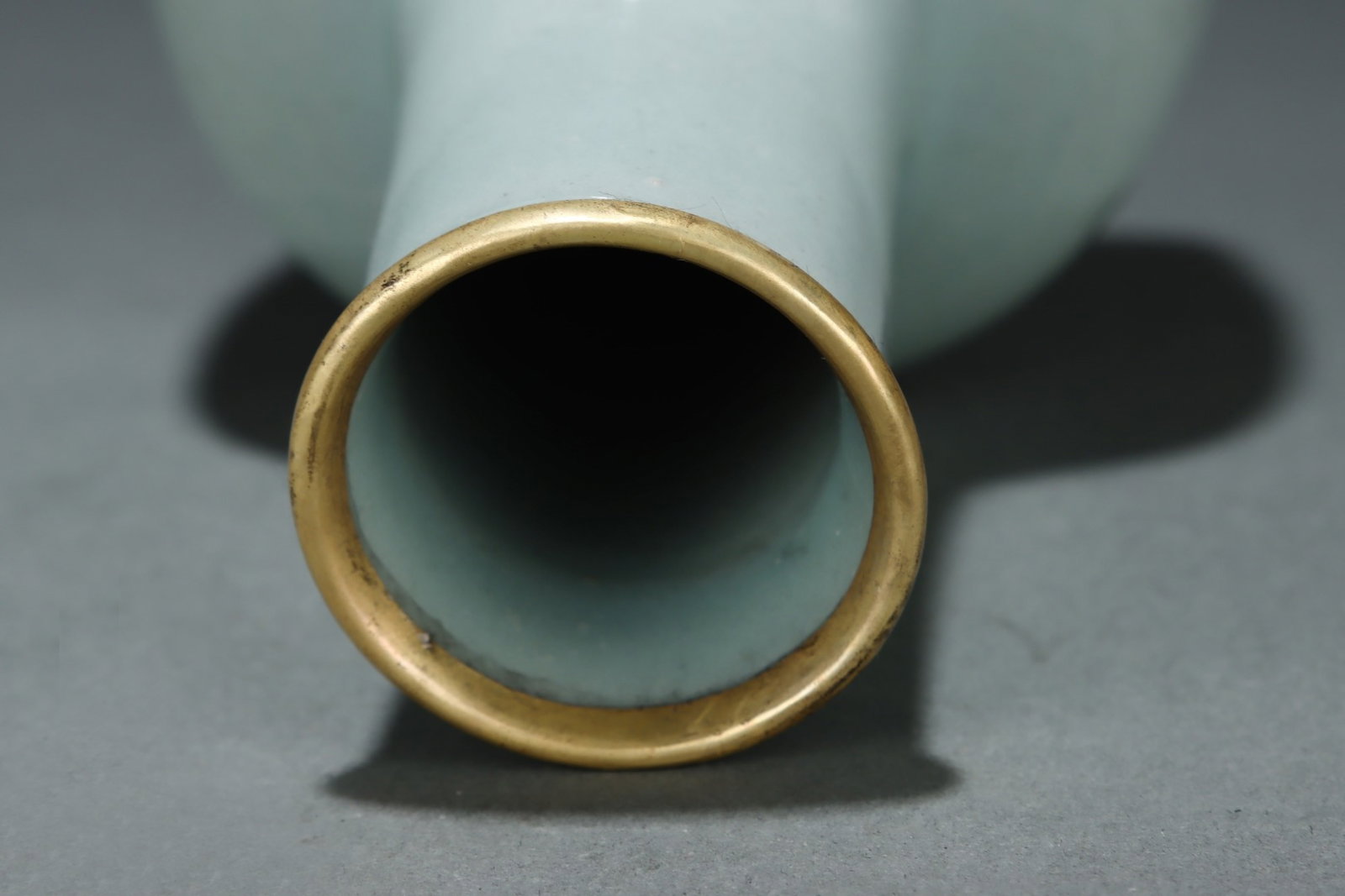 An Exquisite Guan yao Cover with Gold Vase,with an Imperial Poem by Emperor Qianlong - 6