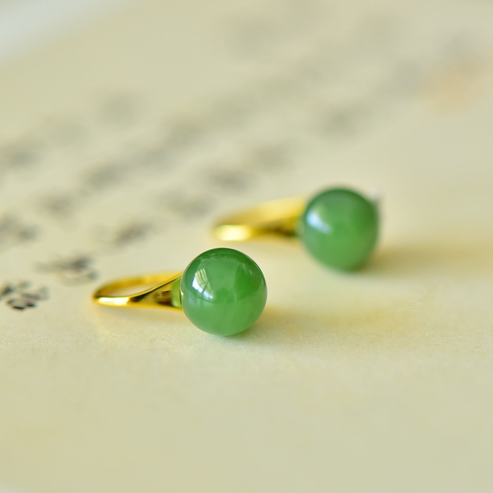A Pair of Exquisite Sterling Silver-Gold Plated Inlaid Jasper Earrings - 5