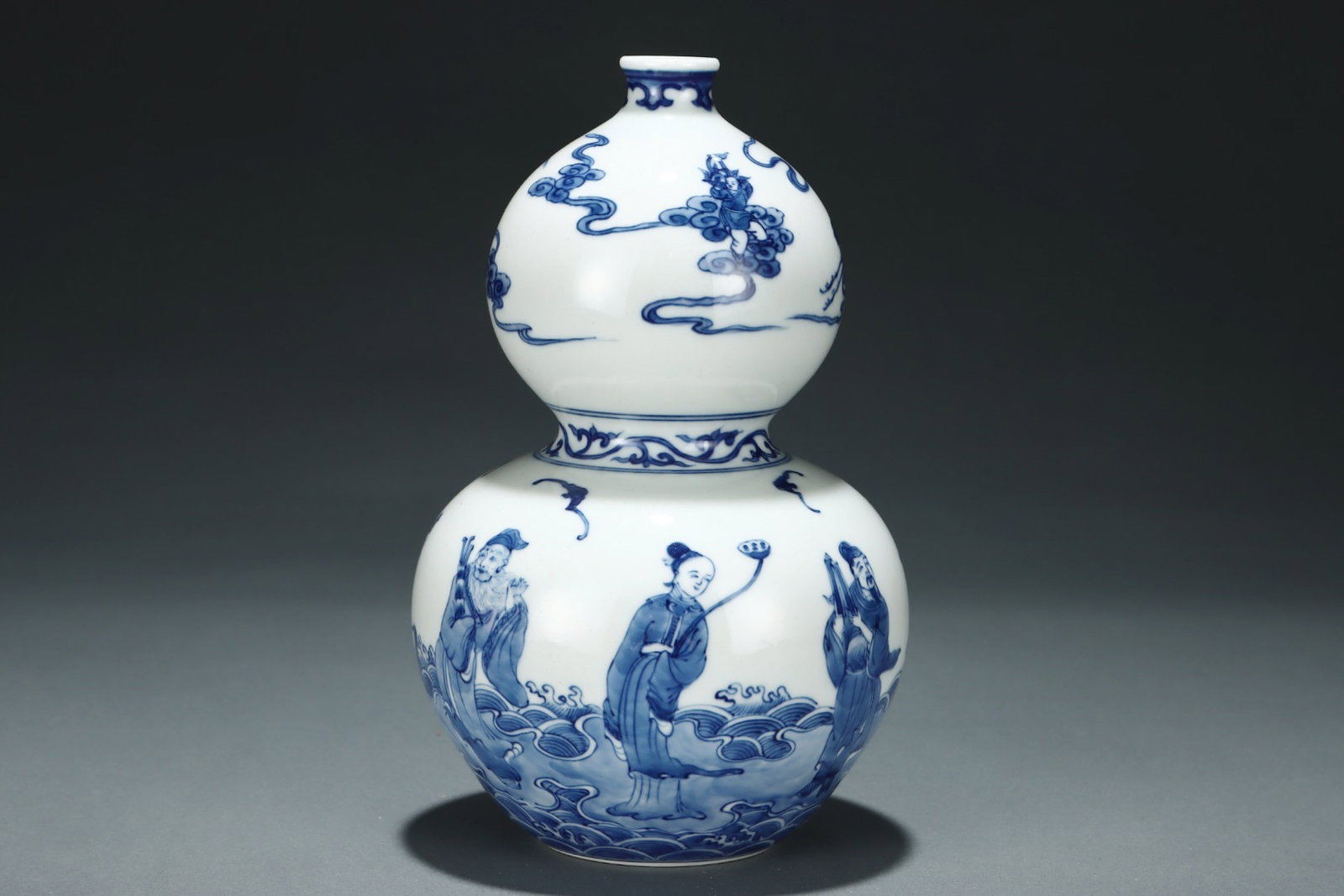 An Exquisite Blue and White Character and Story Pattern Gourd Vase - 2
