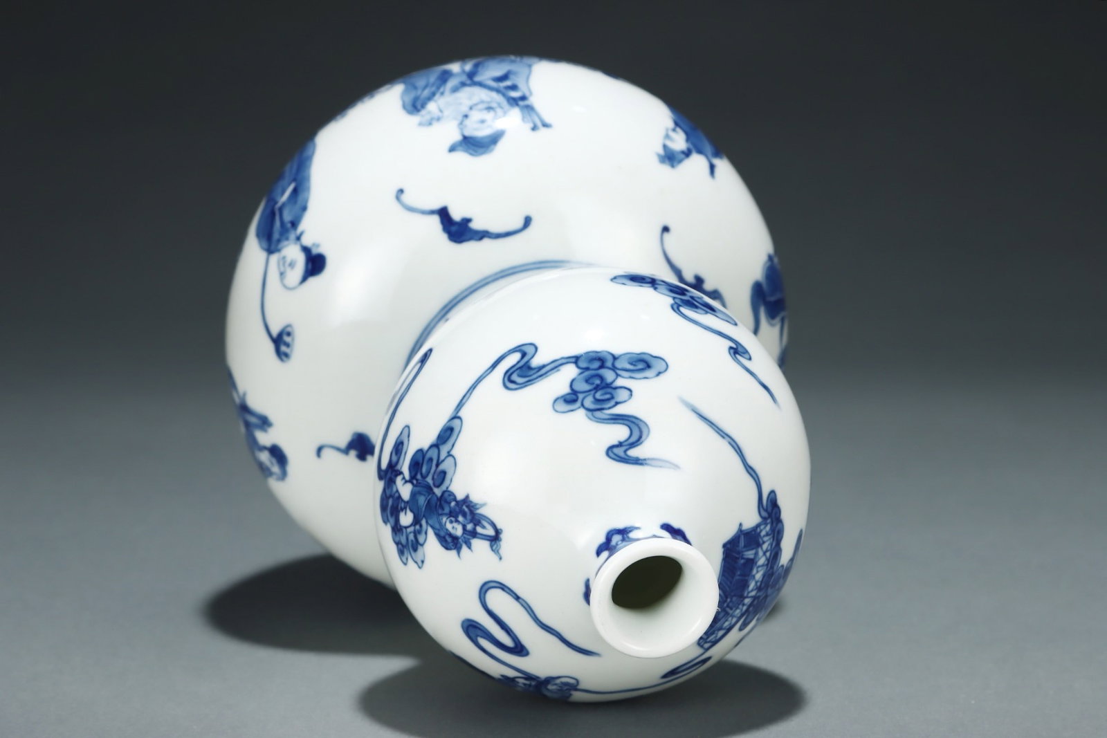 An Exquisite Blue and White Character and Story Pattern Gourd Vase - 6