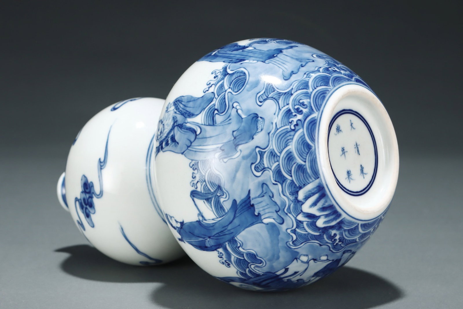 An Exquisite Blue and White Character and Story Pattern Gourd Vase - 7