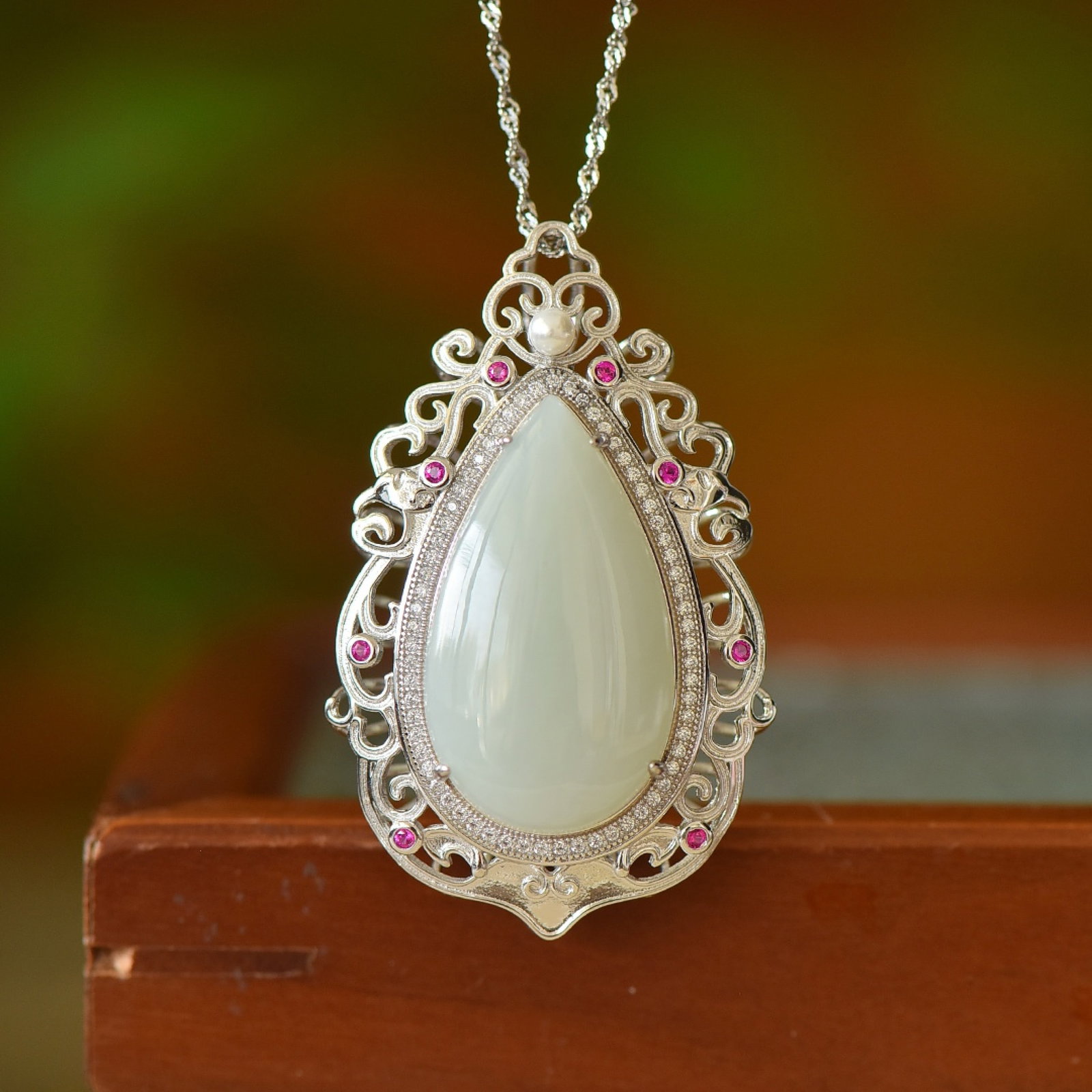 An Exquisite Sterling Silver-Gold Plated Inlaid White Jade Pendant, Inlaid Pearl - 2