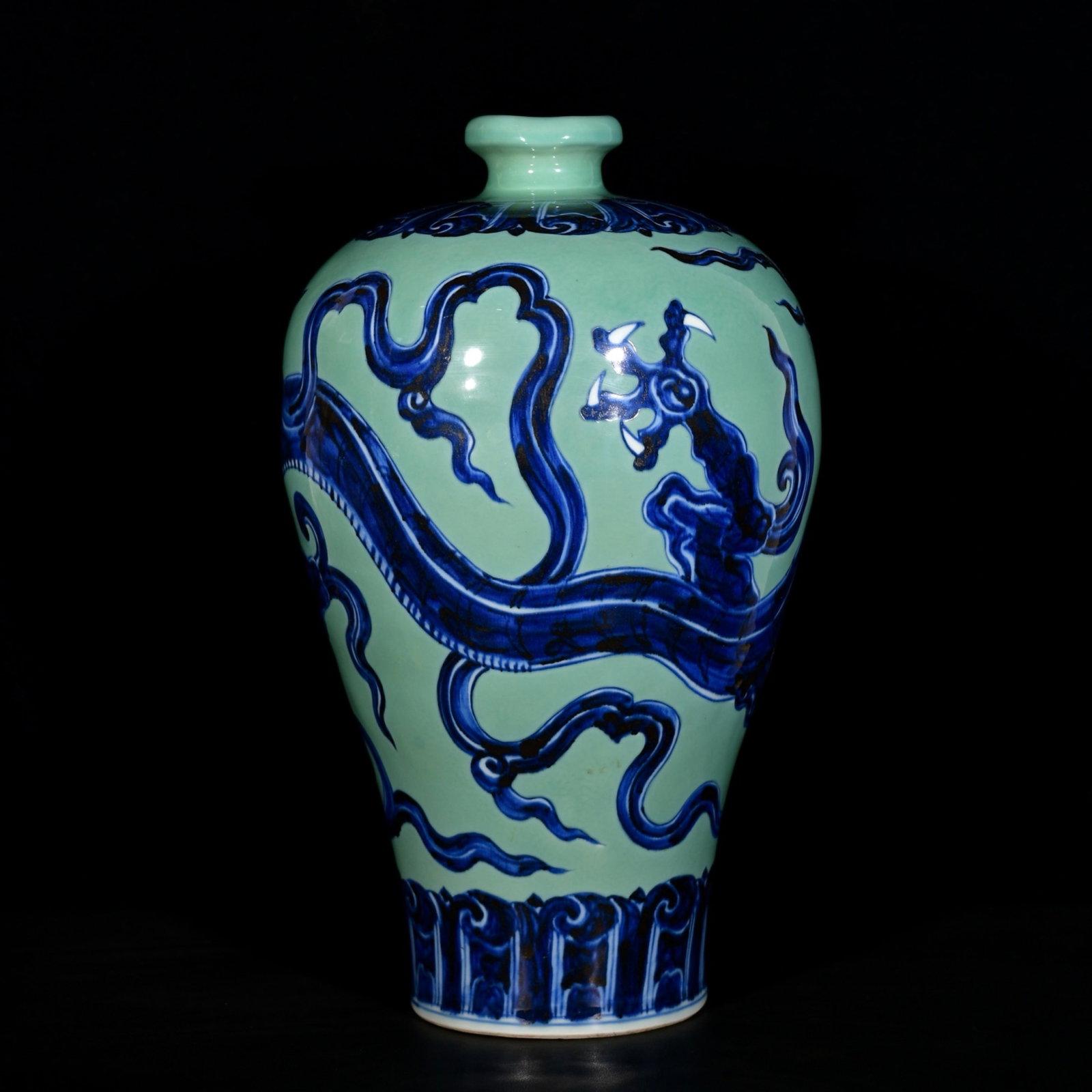 A Huge Green Ground Blue and White Dragon Pattern Vase - 6