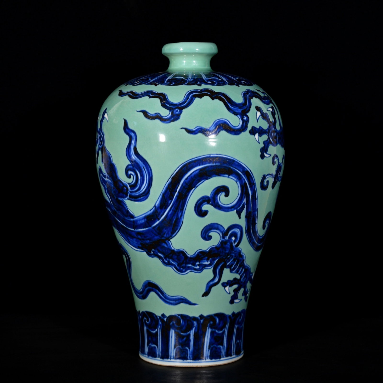 A Huge Green Ground Blue and White Dragon Pattern Vase - 7