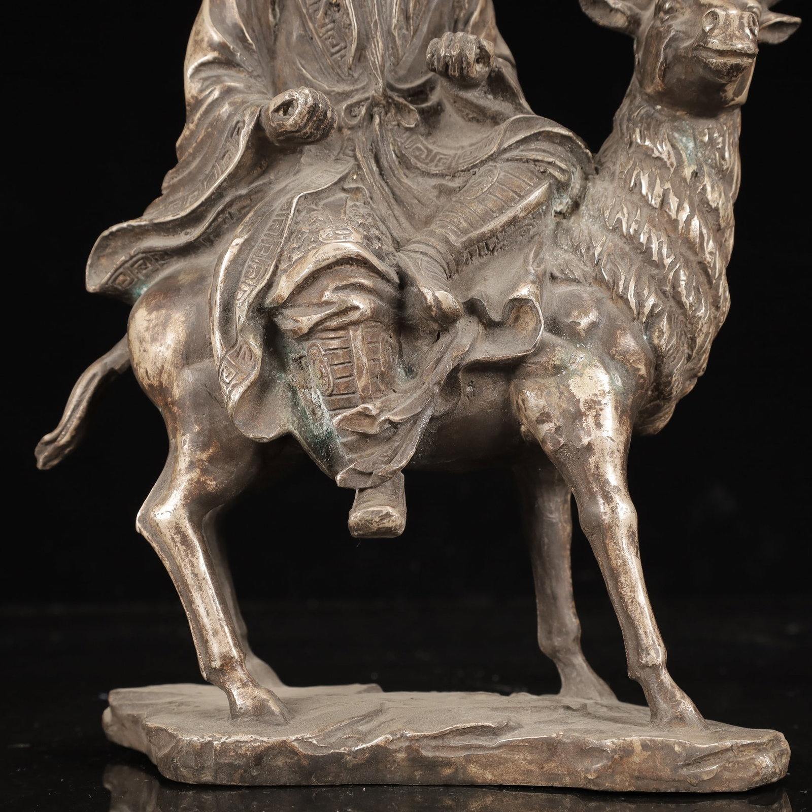 An Exquisite Silver-Plated Bronze Figure Ornament - 4