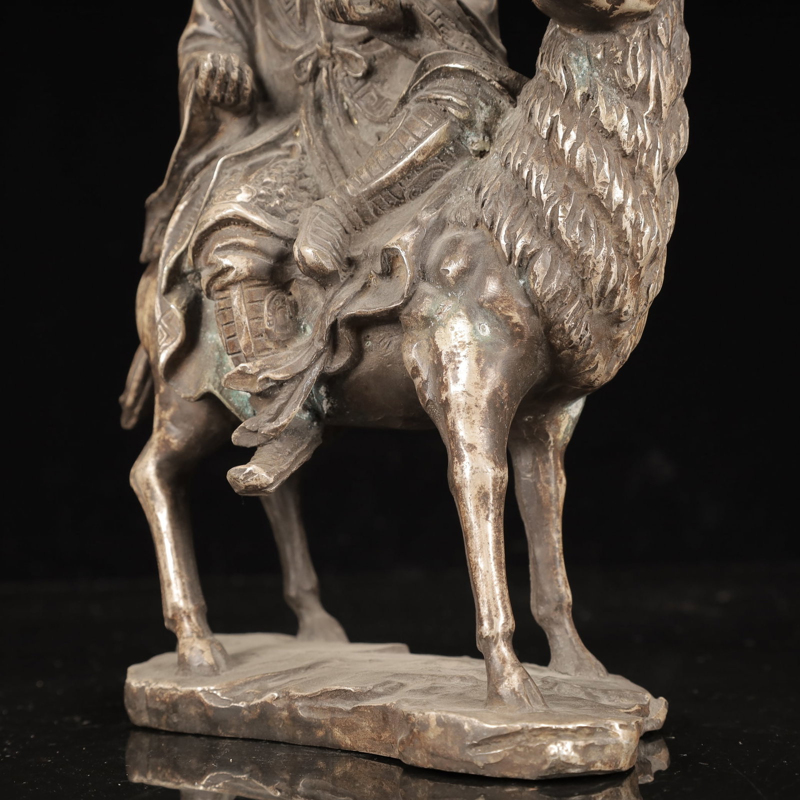 An Exquisite Silver-Plated Bronze Figure Ornament - 8
