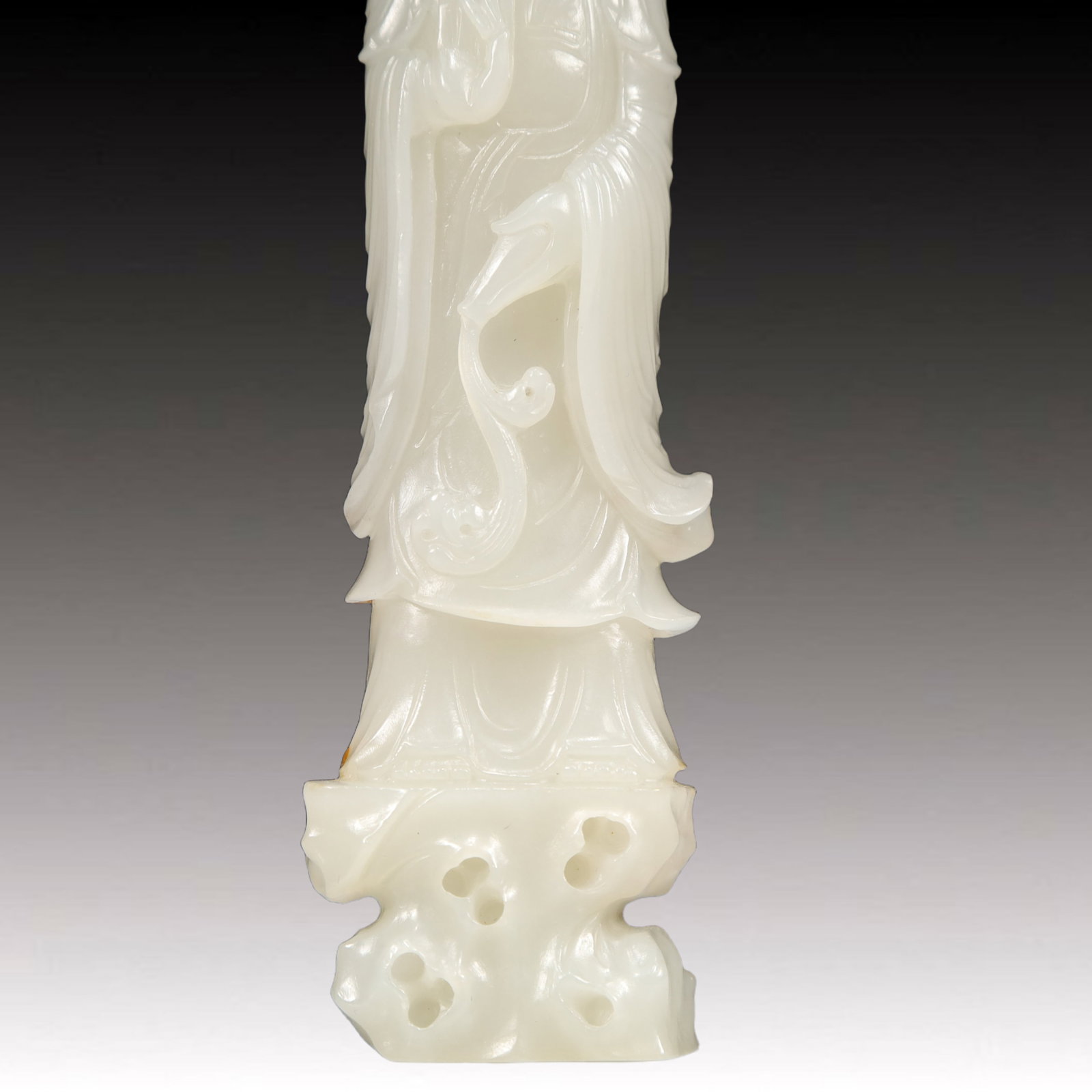 An Exquisite White Jade Statue of Avalokitesvara - 3