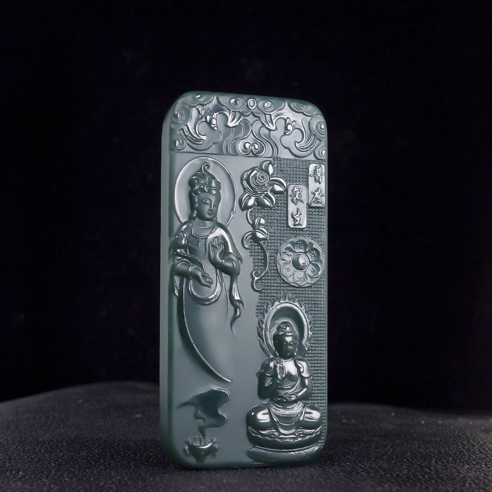 An Exquisite Greenish Jade Statue of Avalokitesvara Pendant - 2