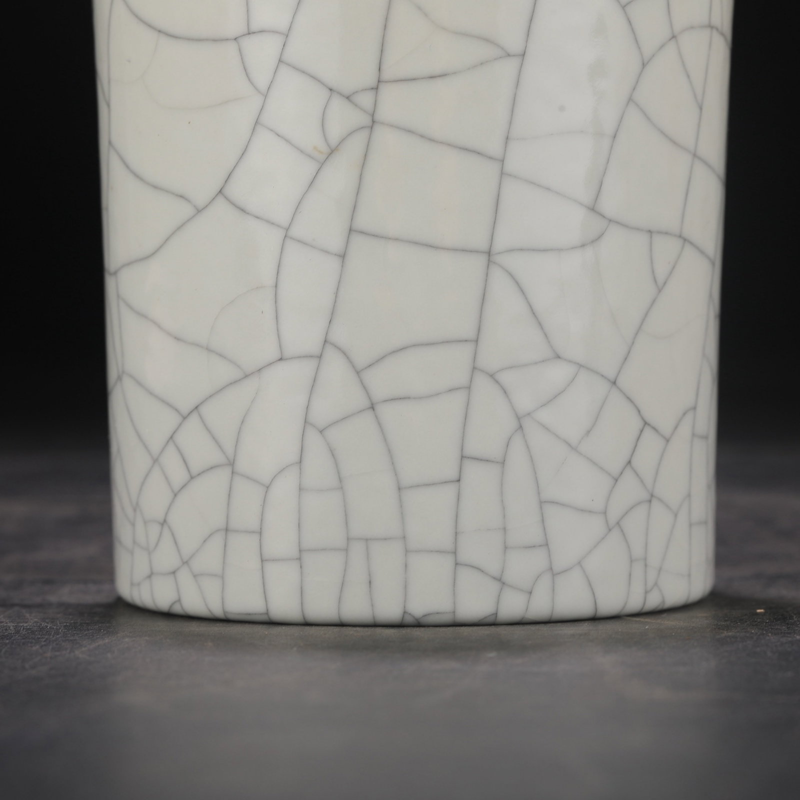 An Exquisite Guan yao Brush Pot - 4