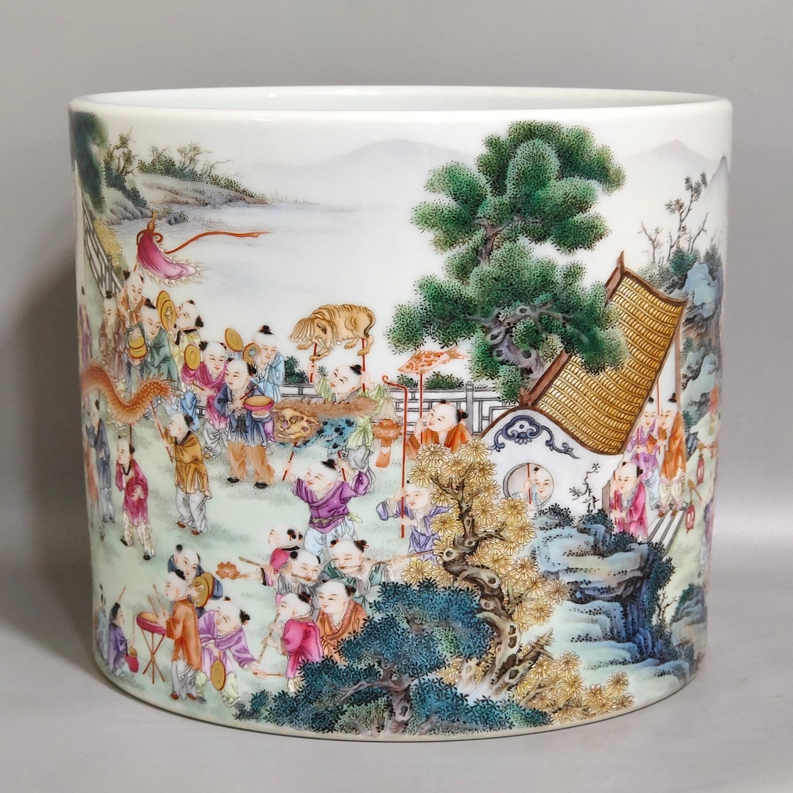 An Exquisite Famille-Rose Painted Gold Landscape and Figure Pattern Brush Pot - 11