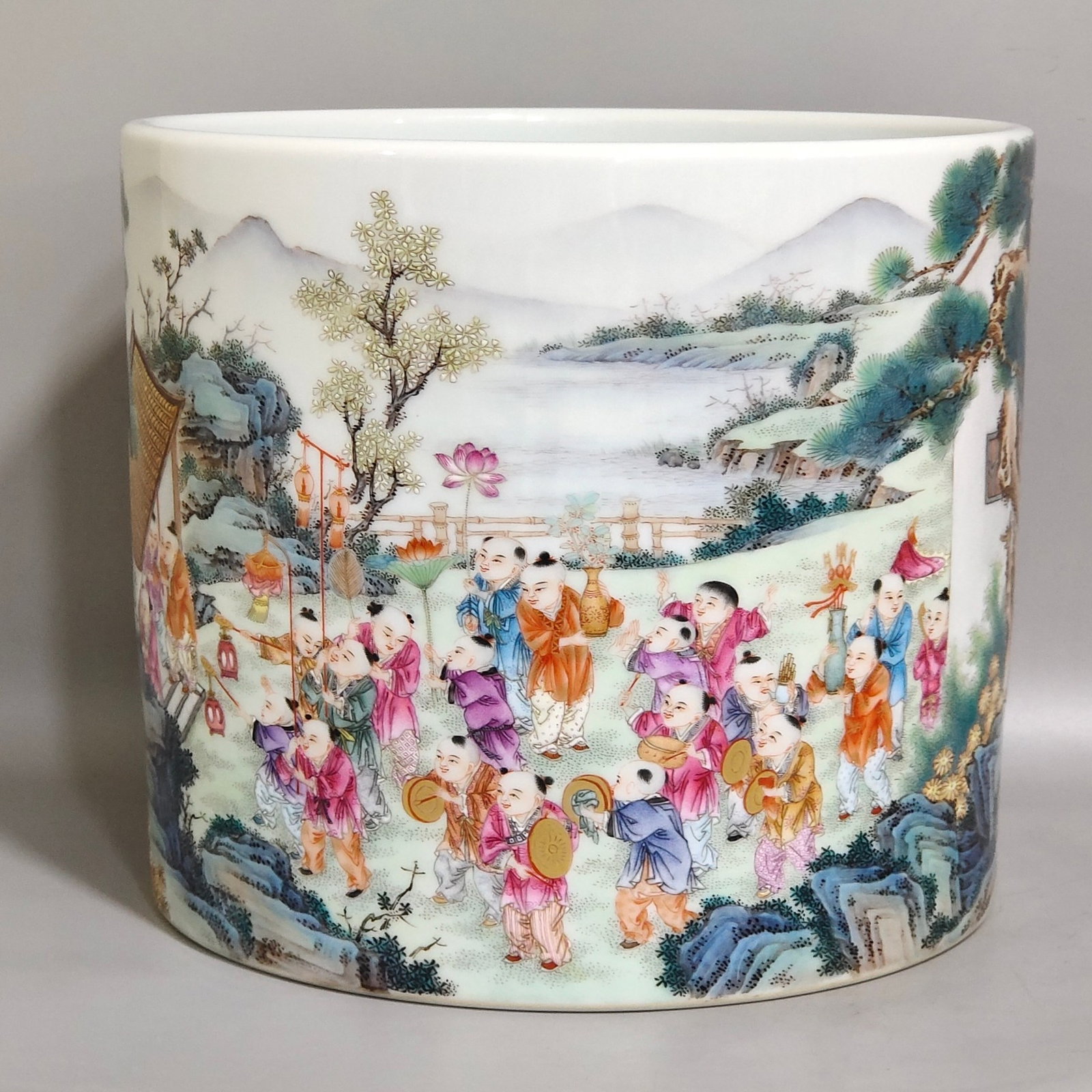 An Exquisite Famille-Rose Painted Gold Landscape and Figure Pattern Brush Pot - 12