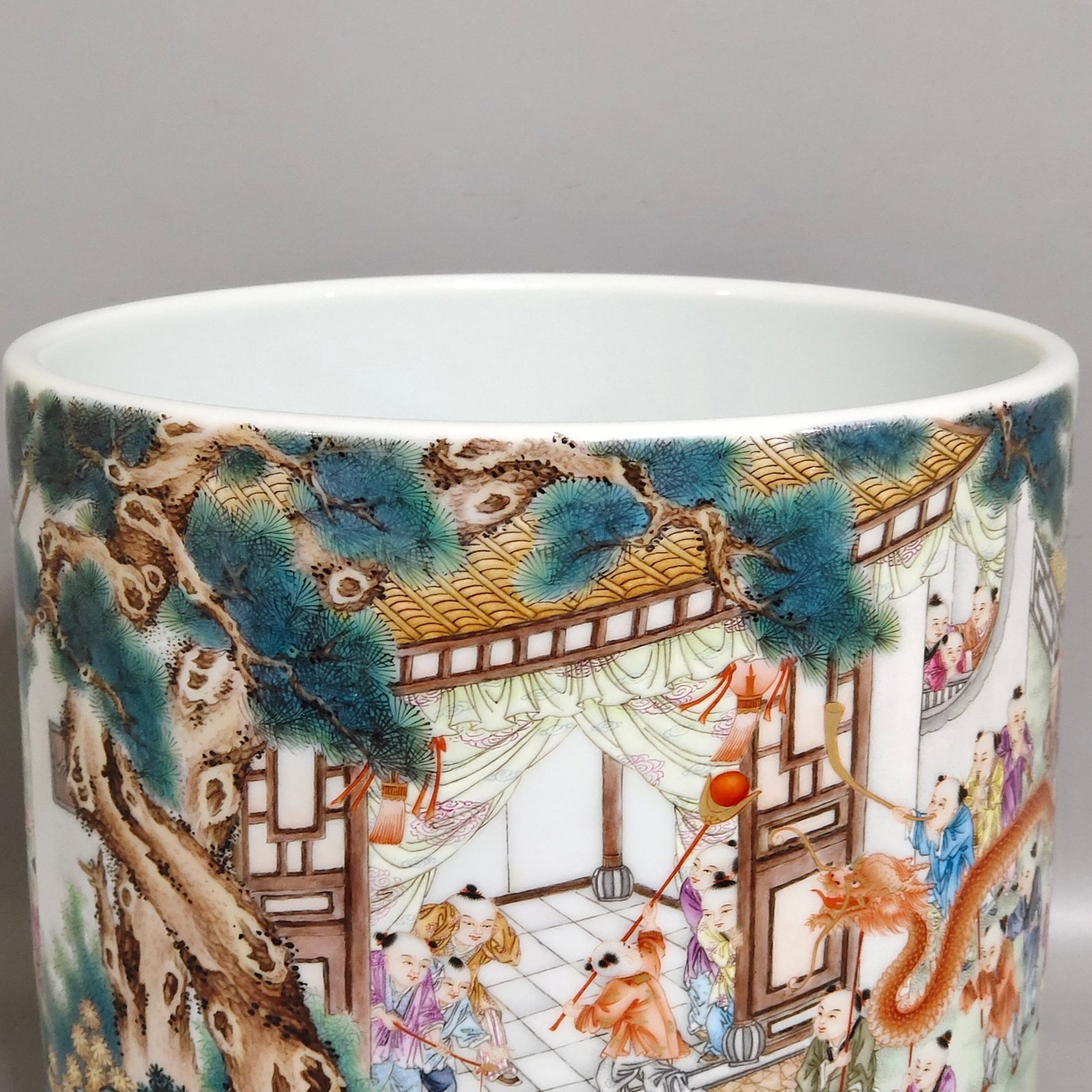 An Exquisite Famille-Rose Painted Gold Landscape and Figure Pattern Brush Pot - 2