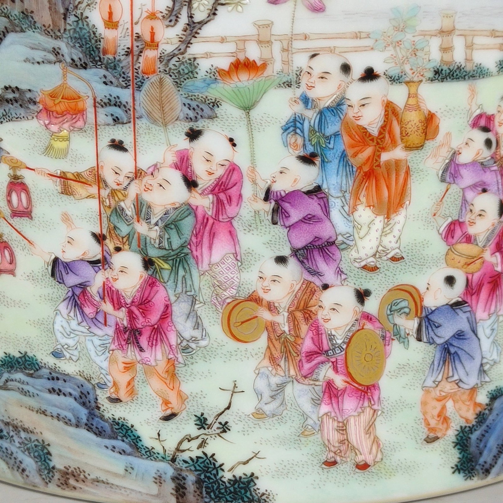 An Exquisite Famille-Rose Painted Gold Landscape and Figure Pattern Brush Pot - 5
