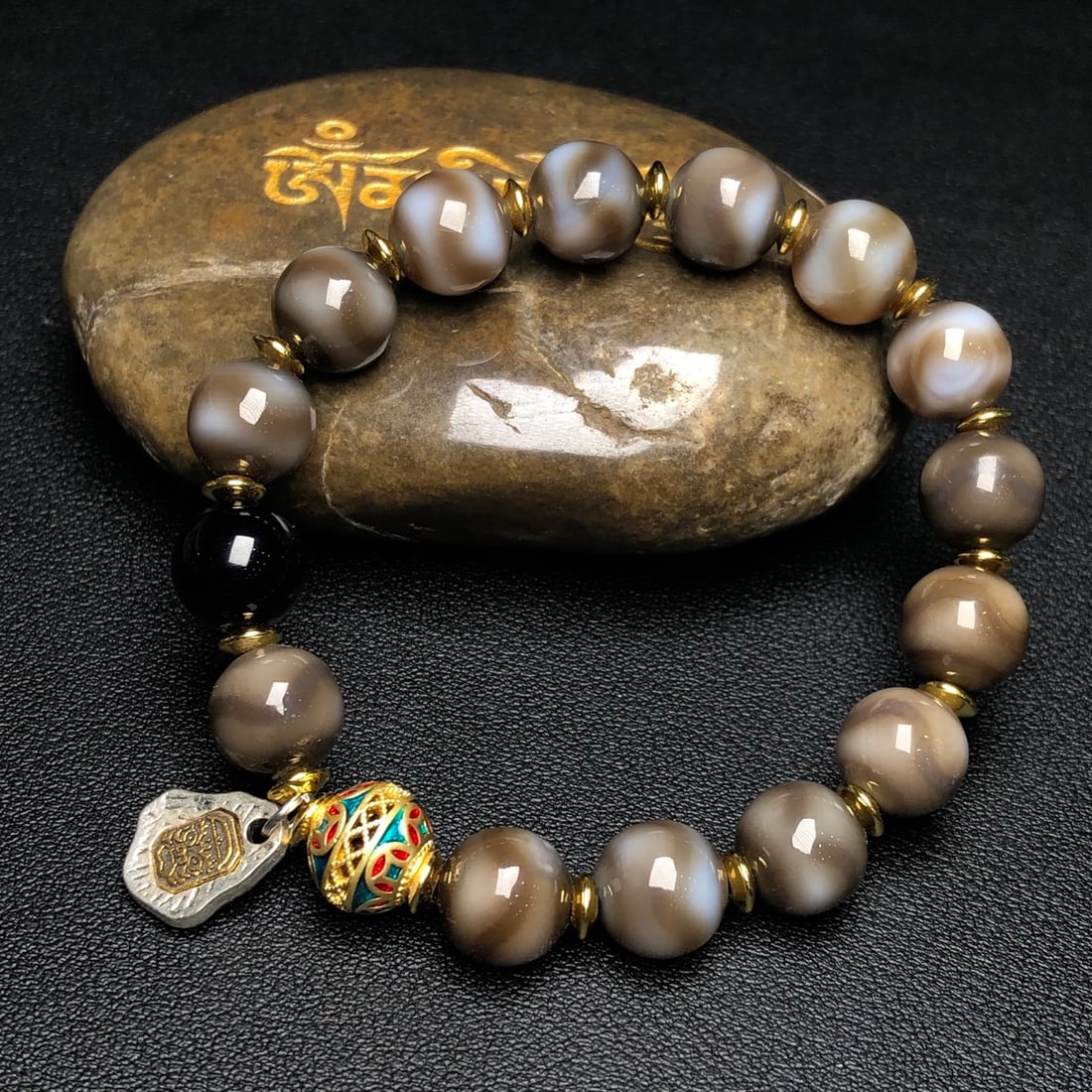 An Exquisite Dzi Bead Bracelets - 2